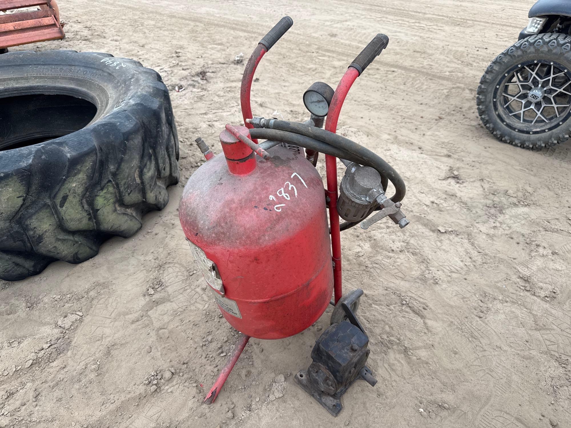 10 GALLON SANDBLASTER (A54757)