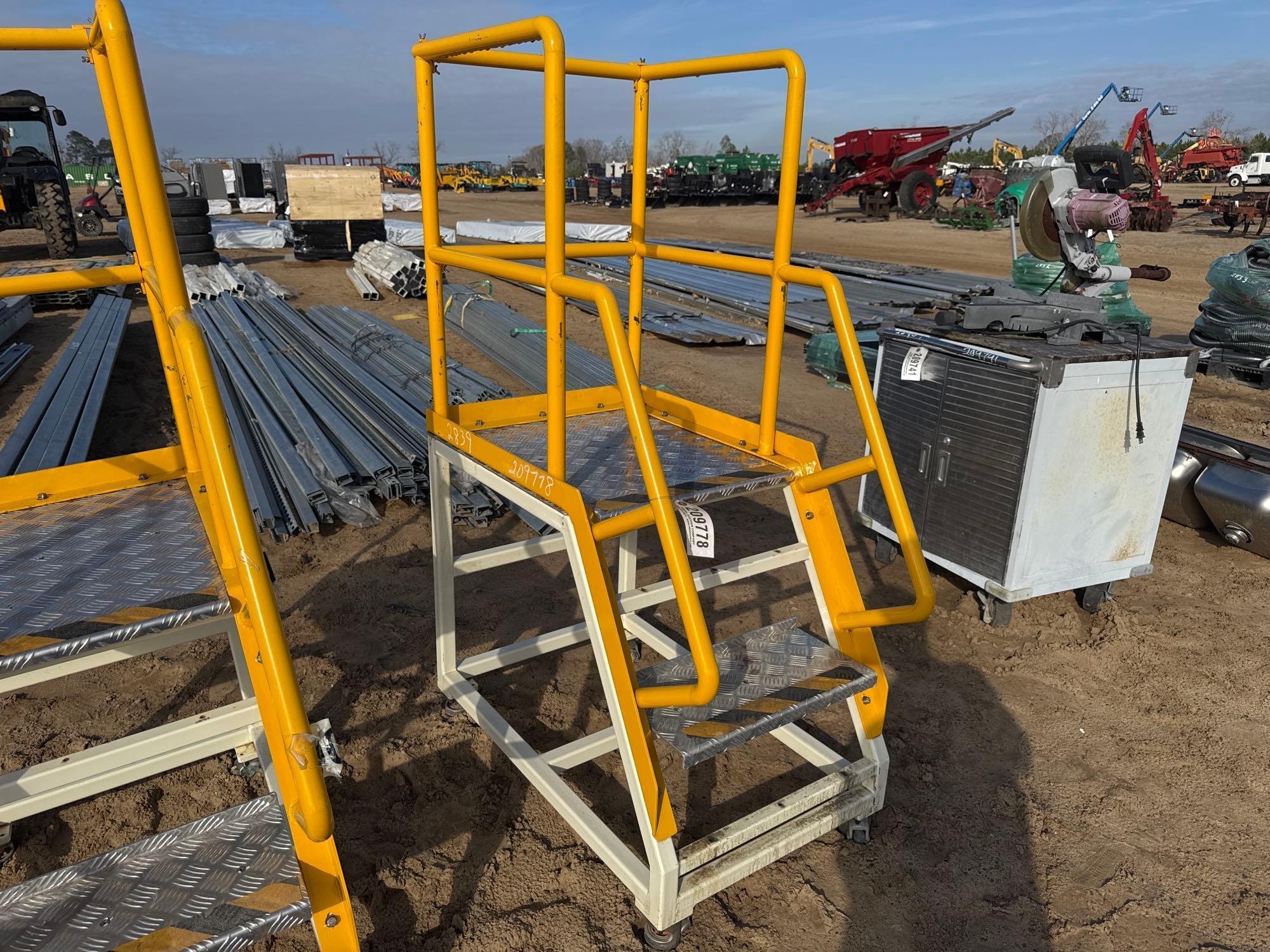 WAREHOUSE STEPS (A60432)