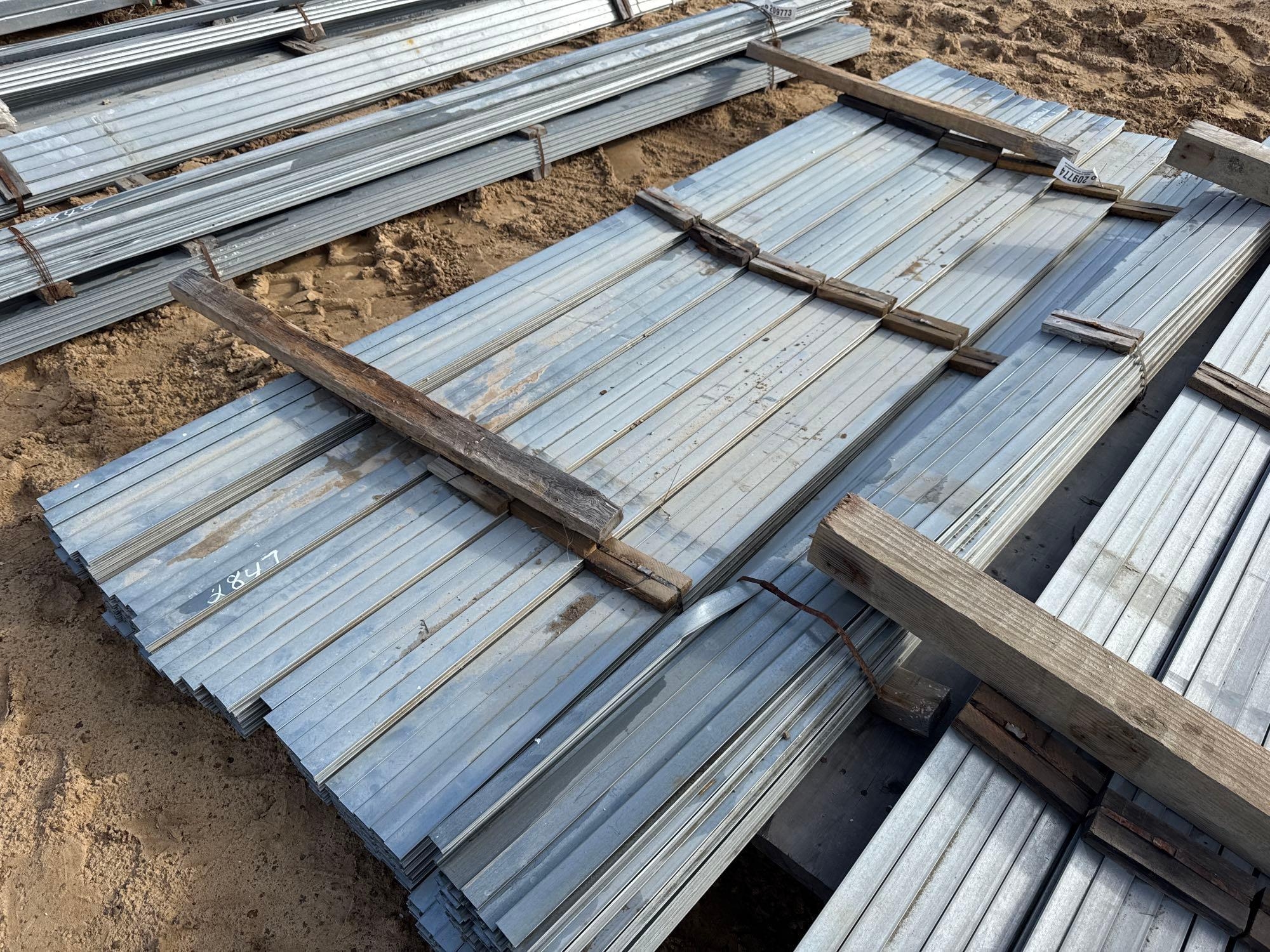 BUNDLE OF UNION STRUT COVERS (A60432)