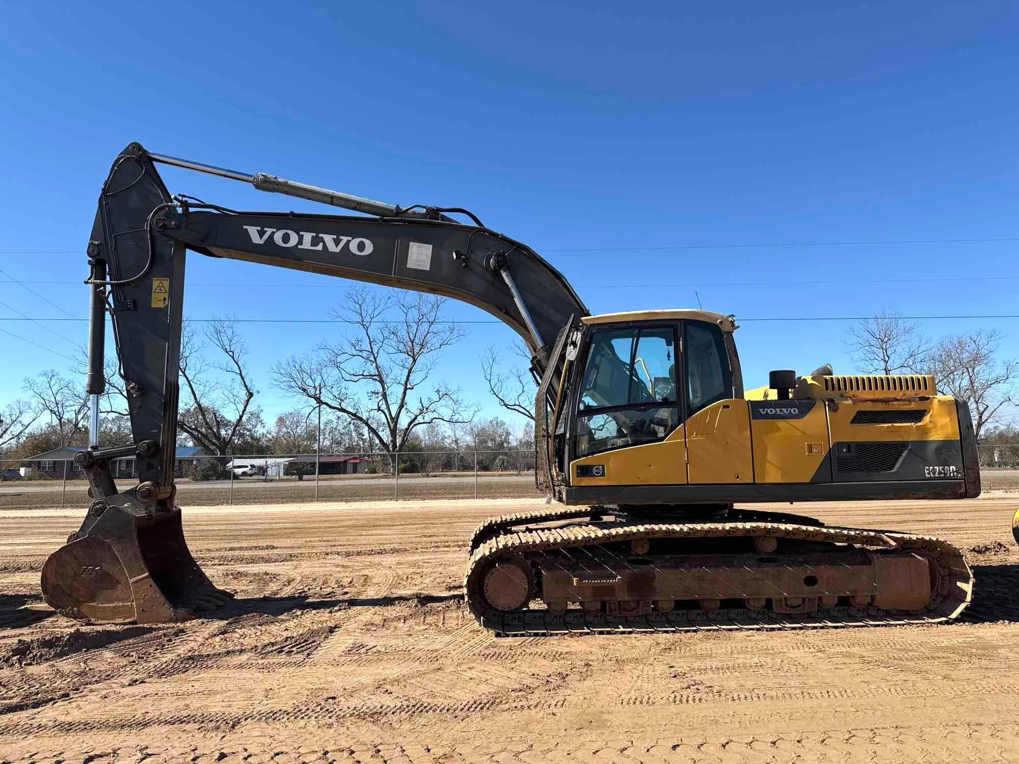 2013 VOLVO EC250DL EXCAVATOR (A60429)