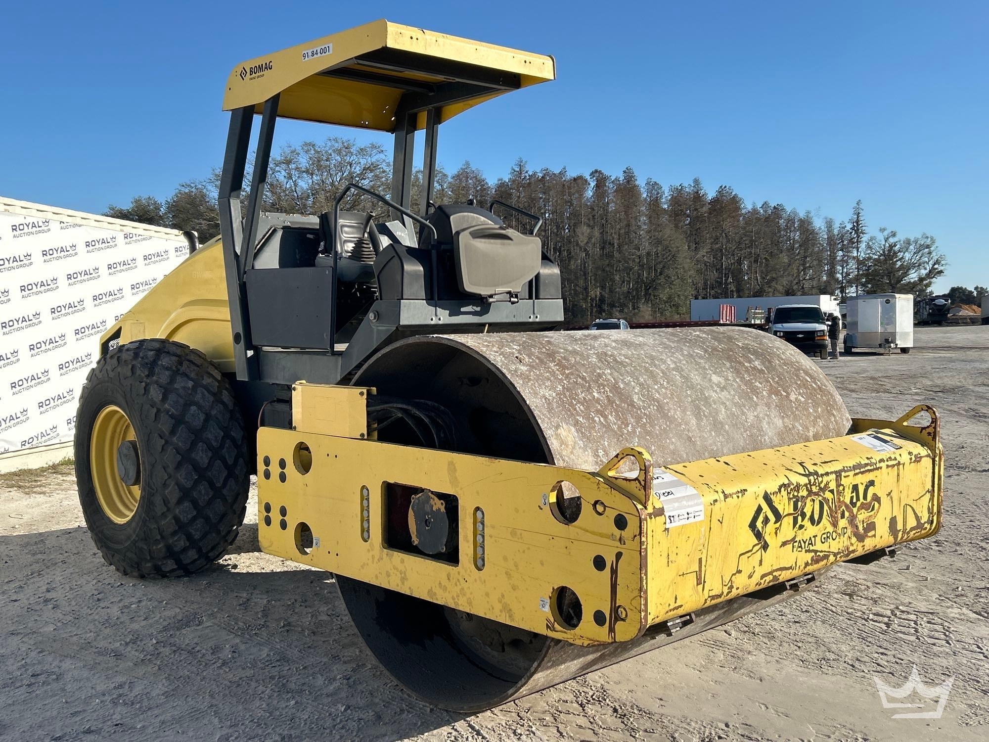 2013 Bomag BM-211D Vibratory Soil Compactor (A61572)