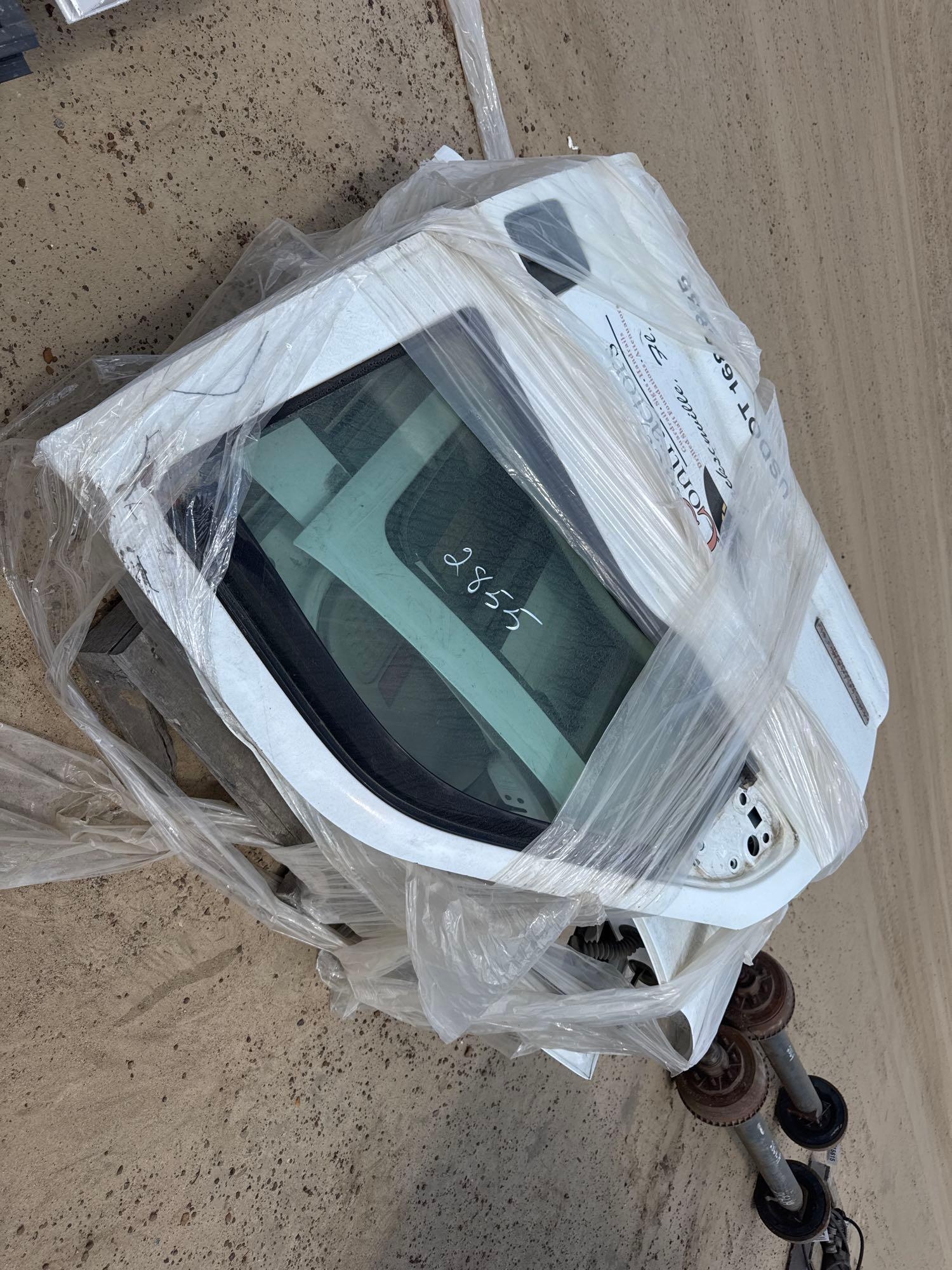 PALLET OF 2006-2008 FORD TRUCK BODY PARTS (A65055)