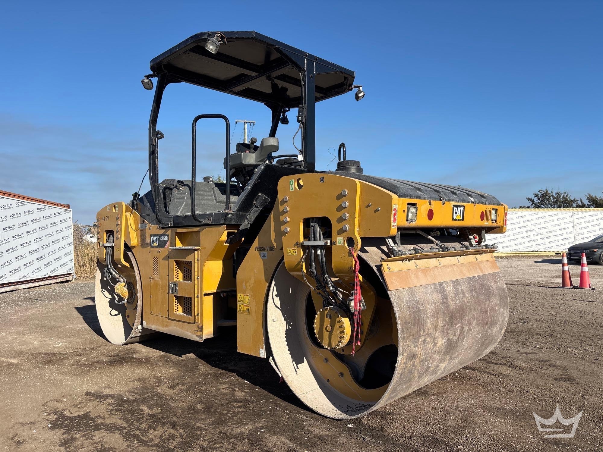 2014 Caterpillar CB54B Articulated Vibratory Tandem Smooth Drum Roller (A61572)