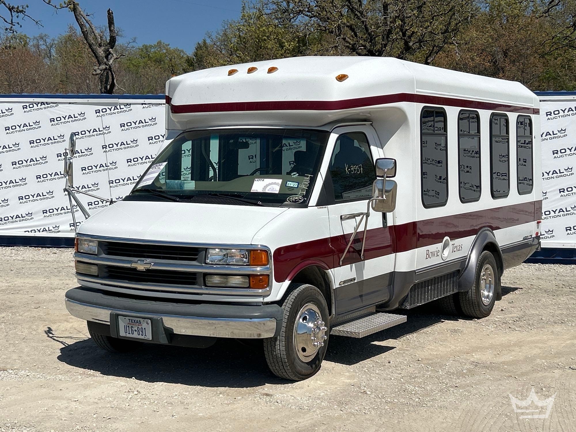 2002 Chevrolet Express 3500 Shuttle Bus (A64194)