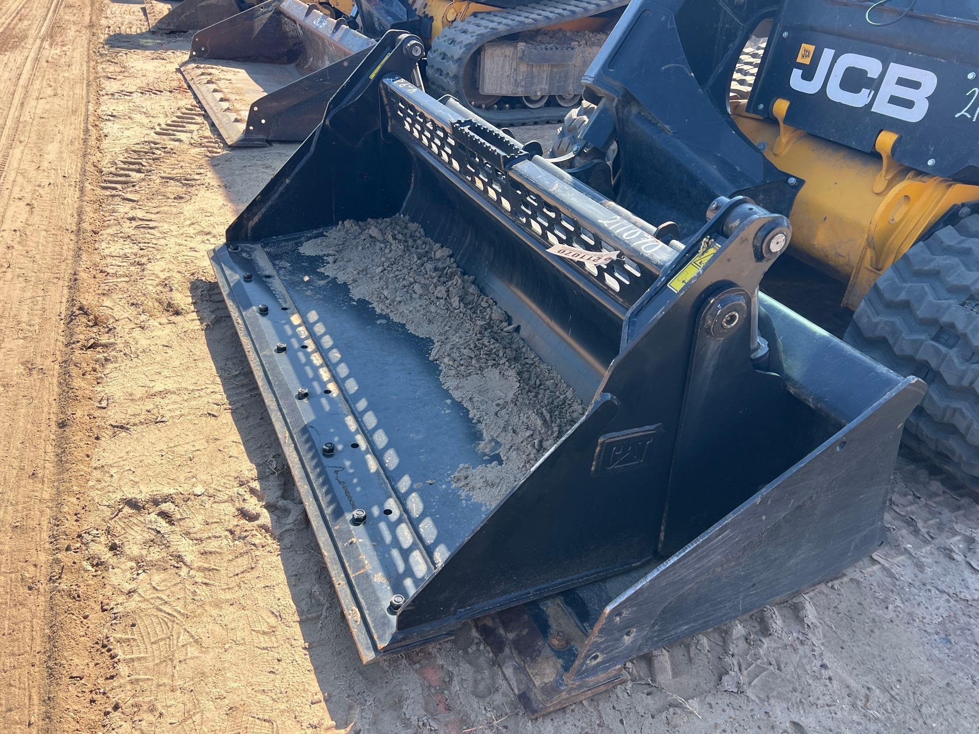 2024 CATERPILLAR 68" HYD 4IN1 BUCKET (A62129)