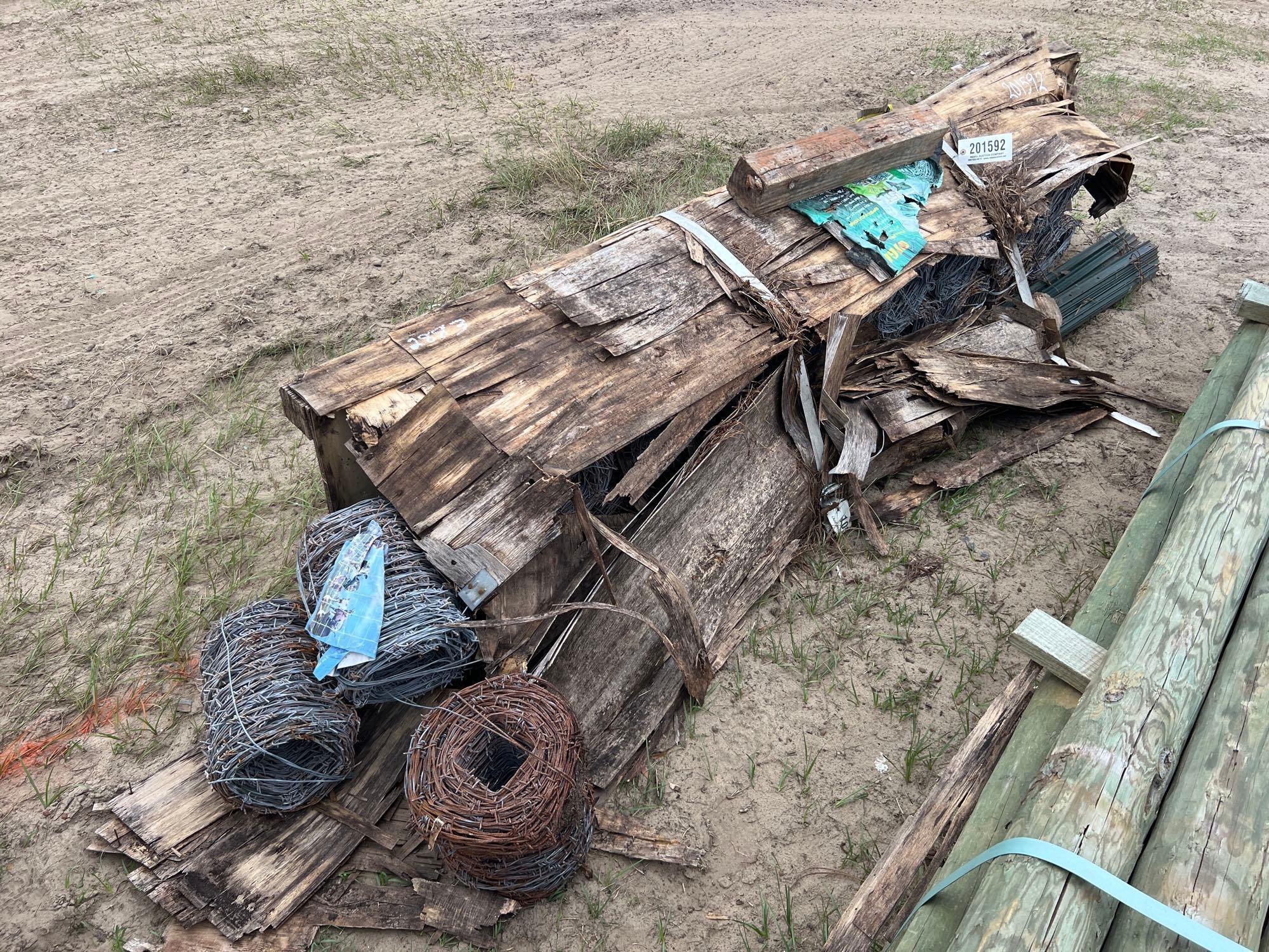 (41) T-POSTS W/ (20) ROLLS OF BARBED WIRE (A54756)