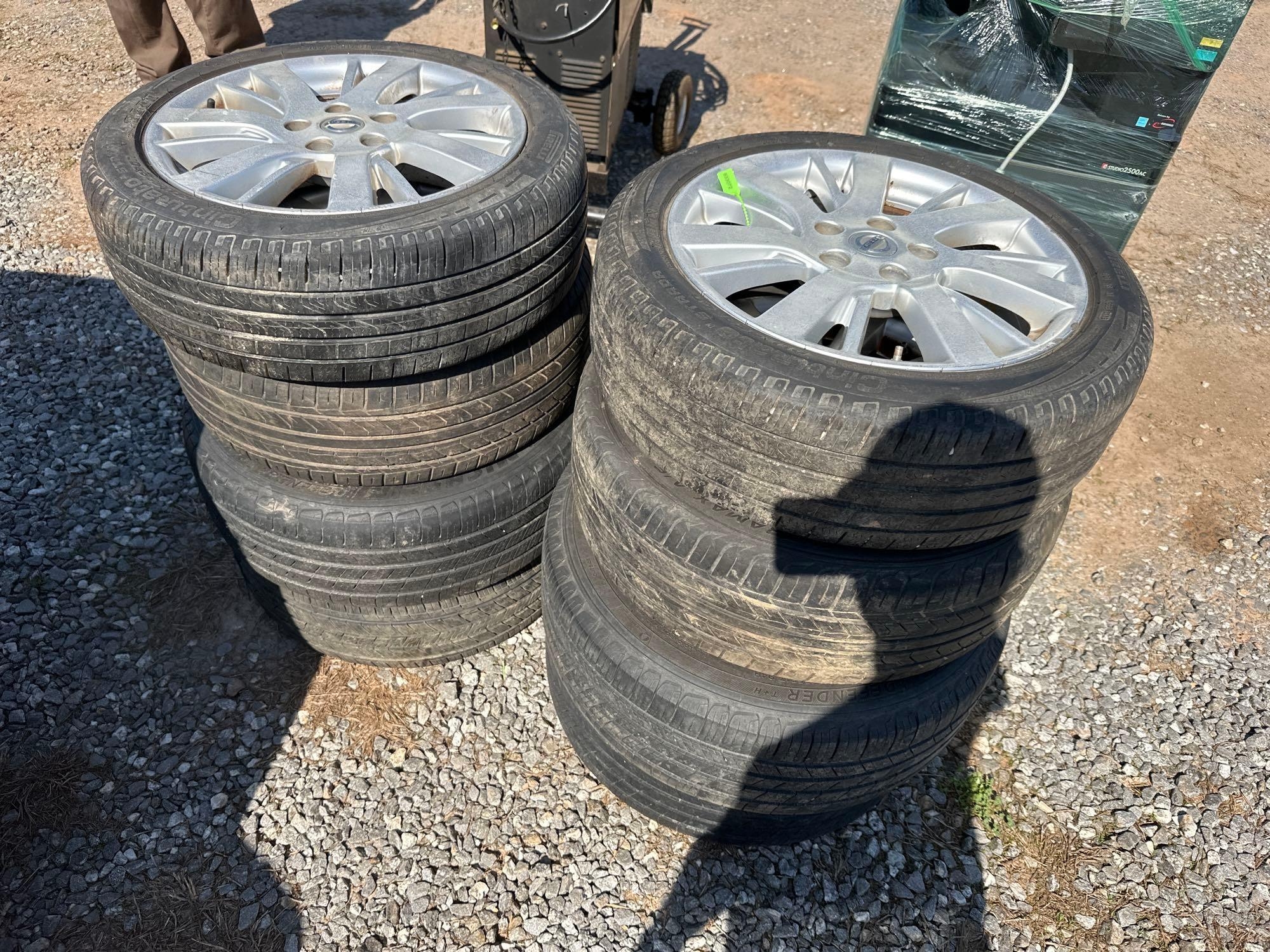 8 Nissan Wheels & Tires (A65579)