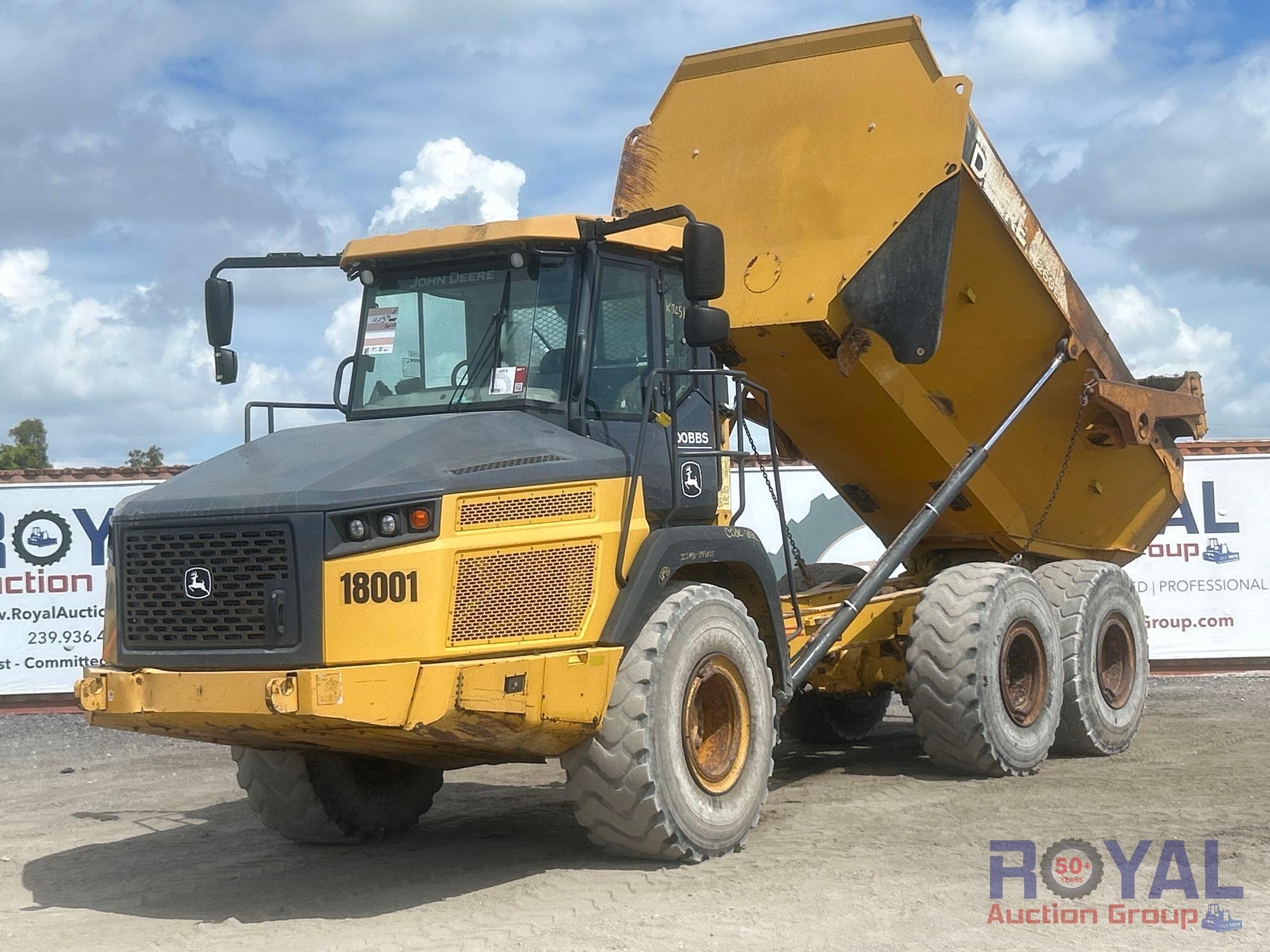 John Deere 260E 25 Ton Articulated Off-Road T/A Dump Truck (A55787)