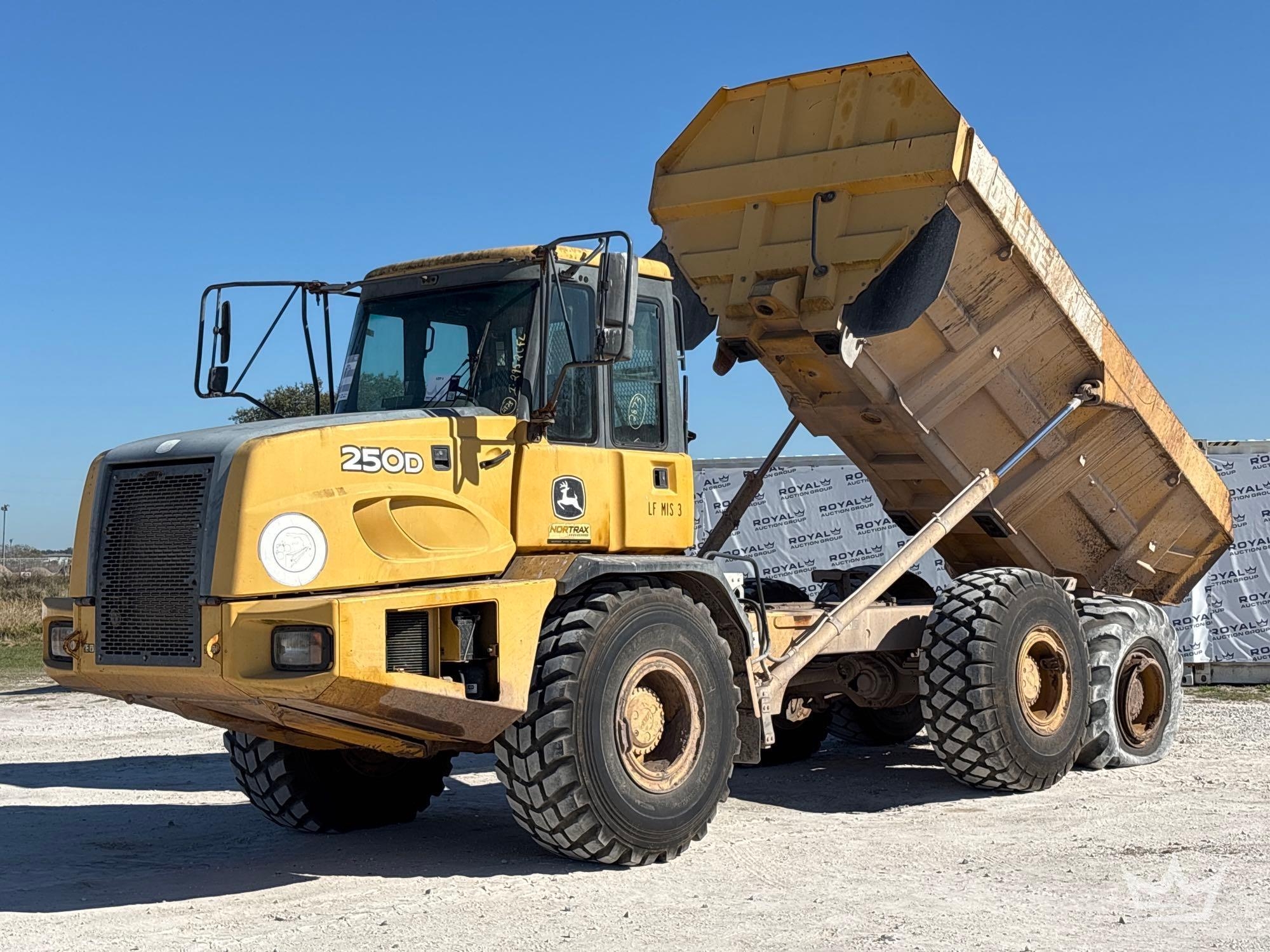 2006 John Deere 250D 25 Ton Articulated Dump Truck (A59228)
