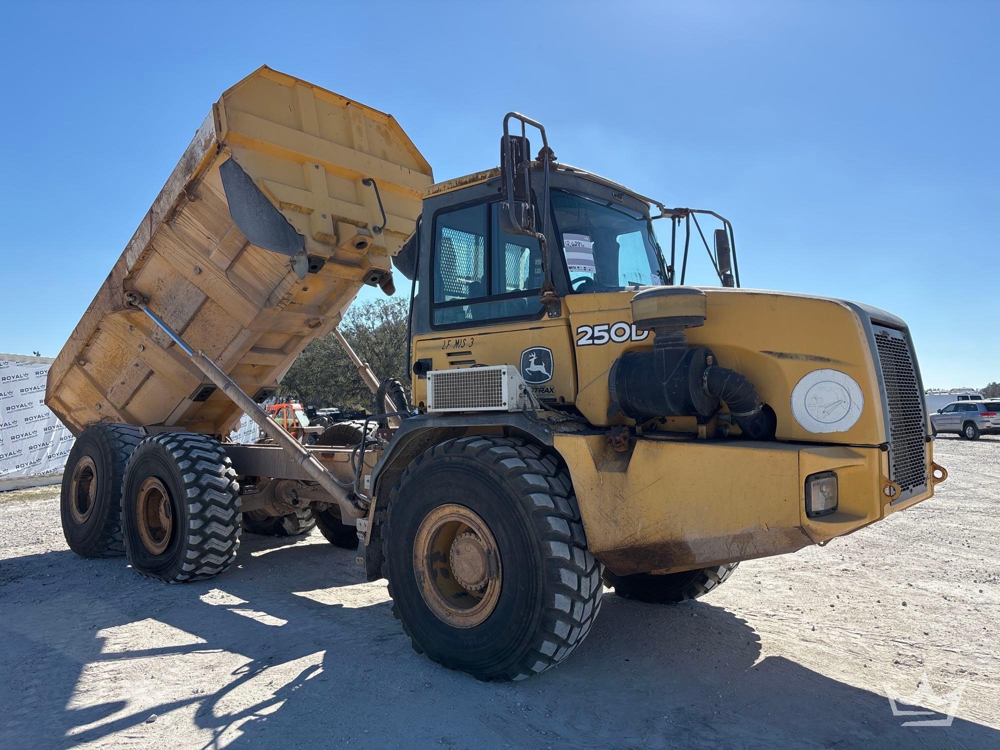 2006 John Deere 250D 25 Ton Articulated Dump Truck (A59228)