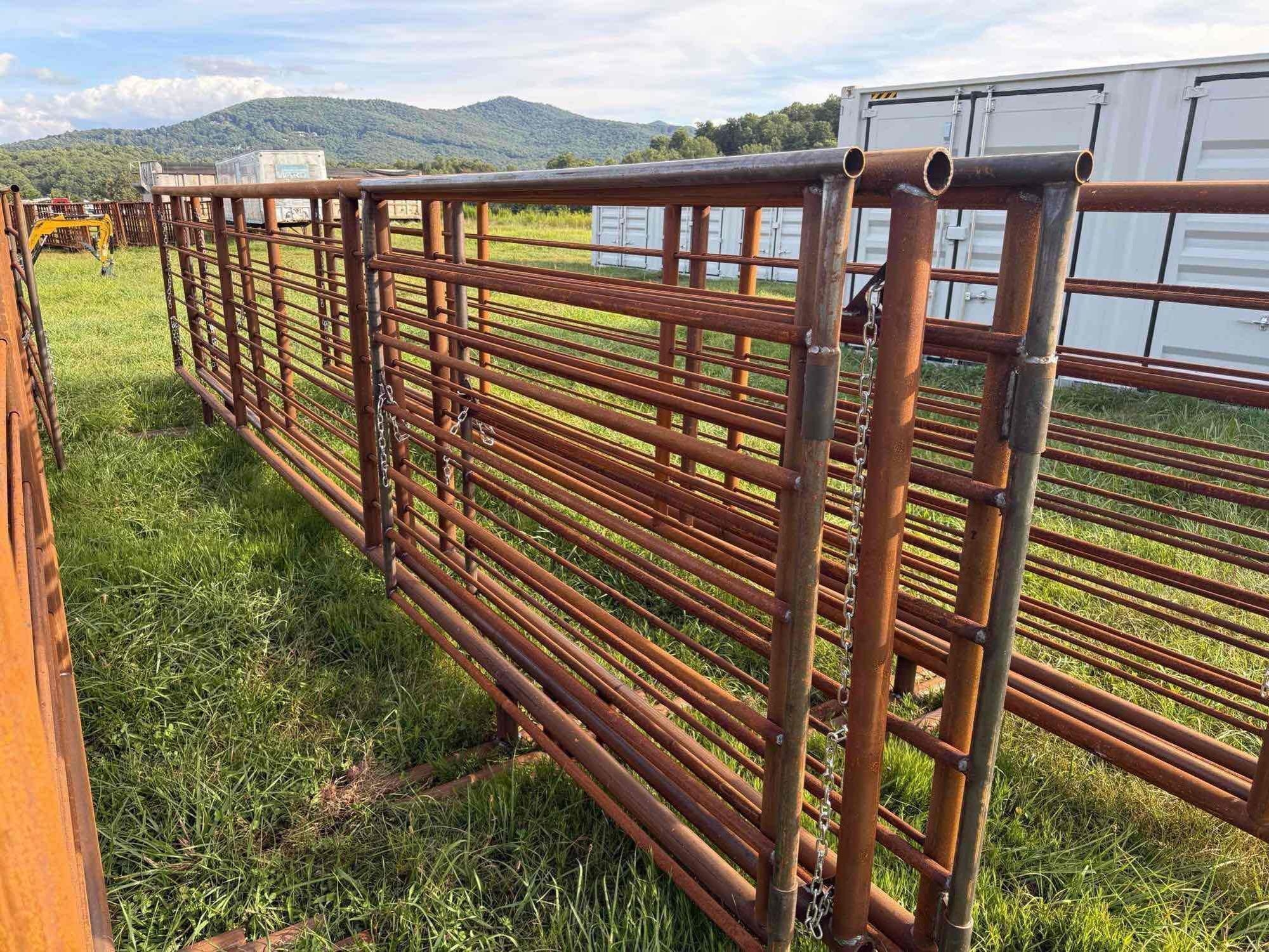 (1) HD 24ft Free Standing Corral Panel with 7ft Gate (A57453)