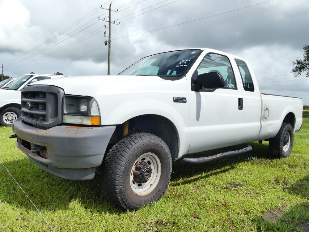 2004 Ford F-250XL (A53314)