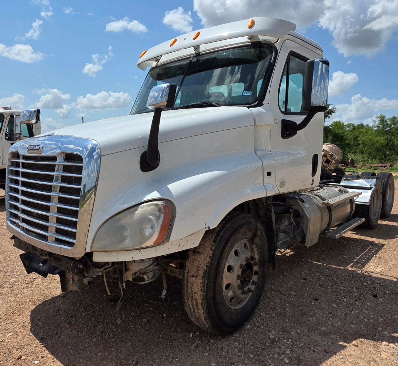 2014 FREIGHTLINER CASCADIA DAYCAB (INOPERABLE) (A48992)