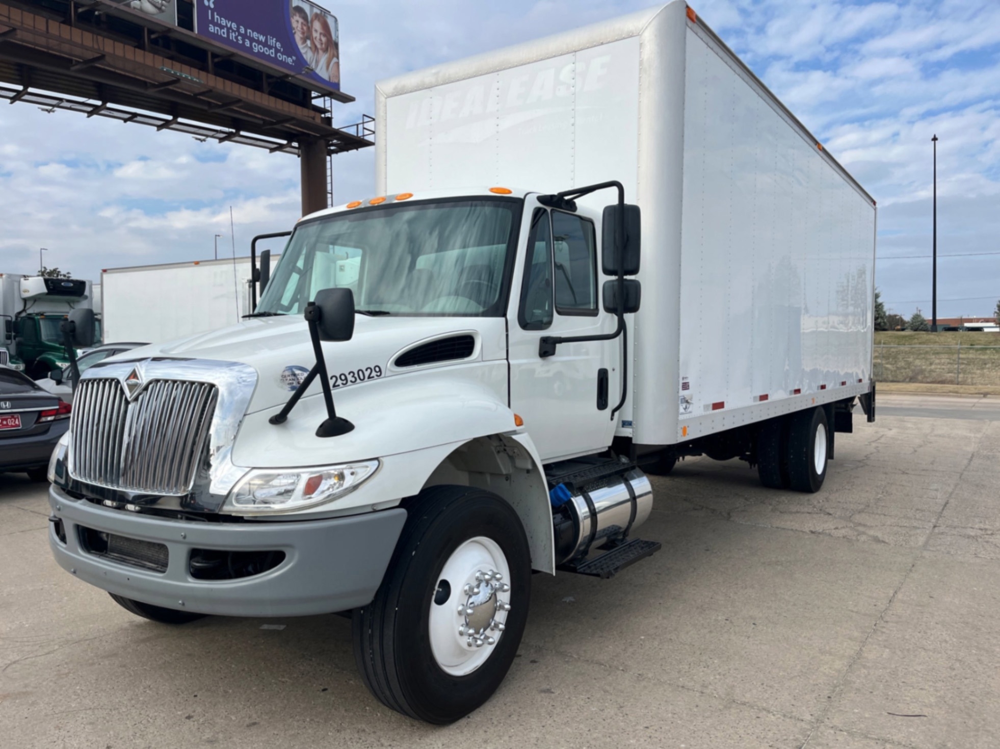 2019 INTERNATIONAL DURASTAR 4300 BOX TRUCK (A60736)