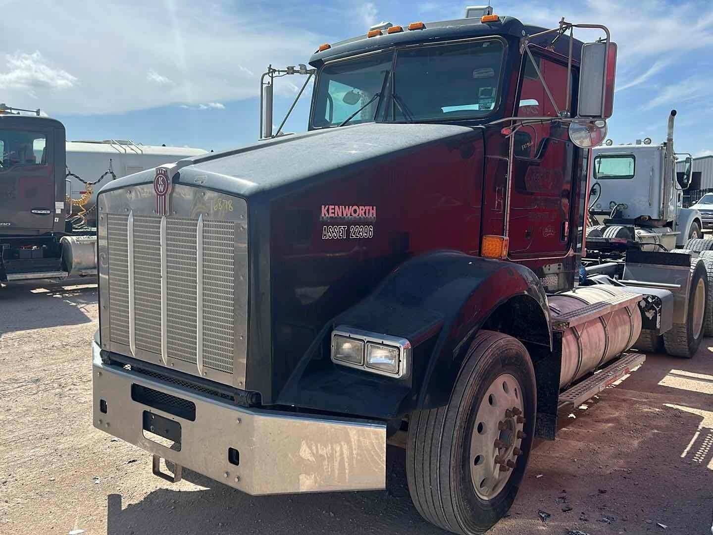 2011 KENWORTH T800 (A48992)