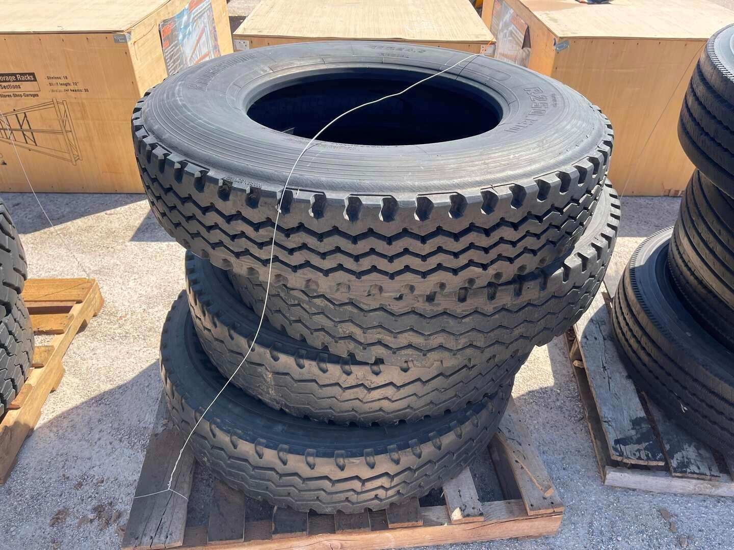 4 BRIDGESTONE 11R24.5 (A50854)