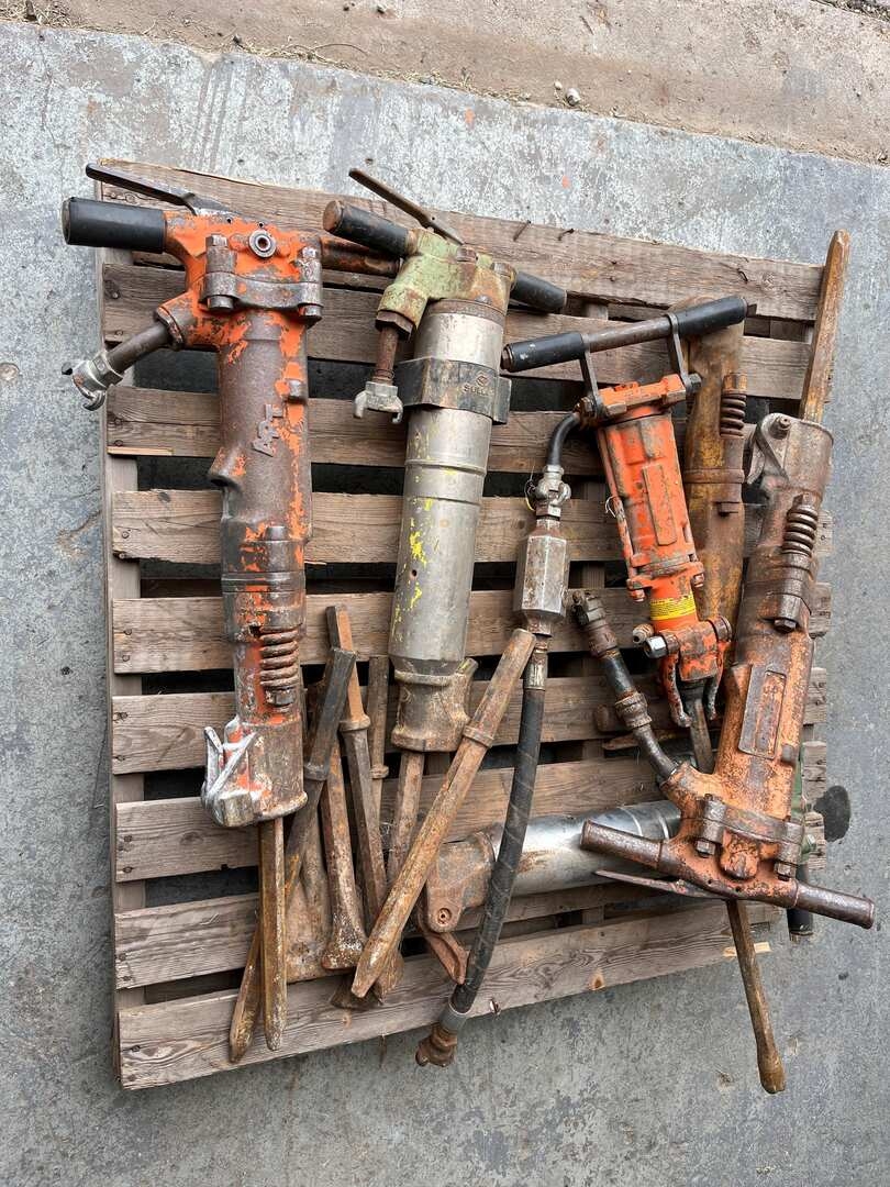 PALLET OF AIR CHISELS (A50854)
