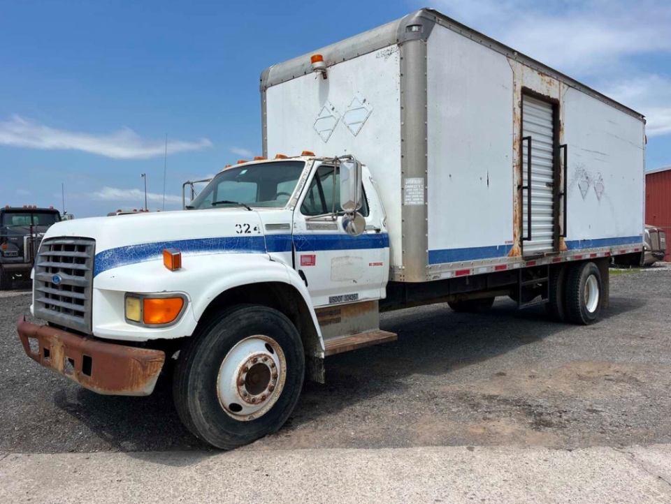 1995 FORD F-800 BOX TRUCK (A50854)