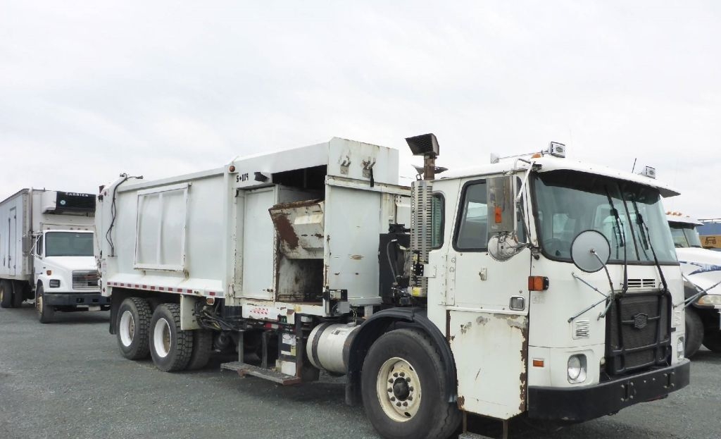 2011 Autocar ACX64 Xpeditor coe t/a refuse (A62679)