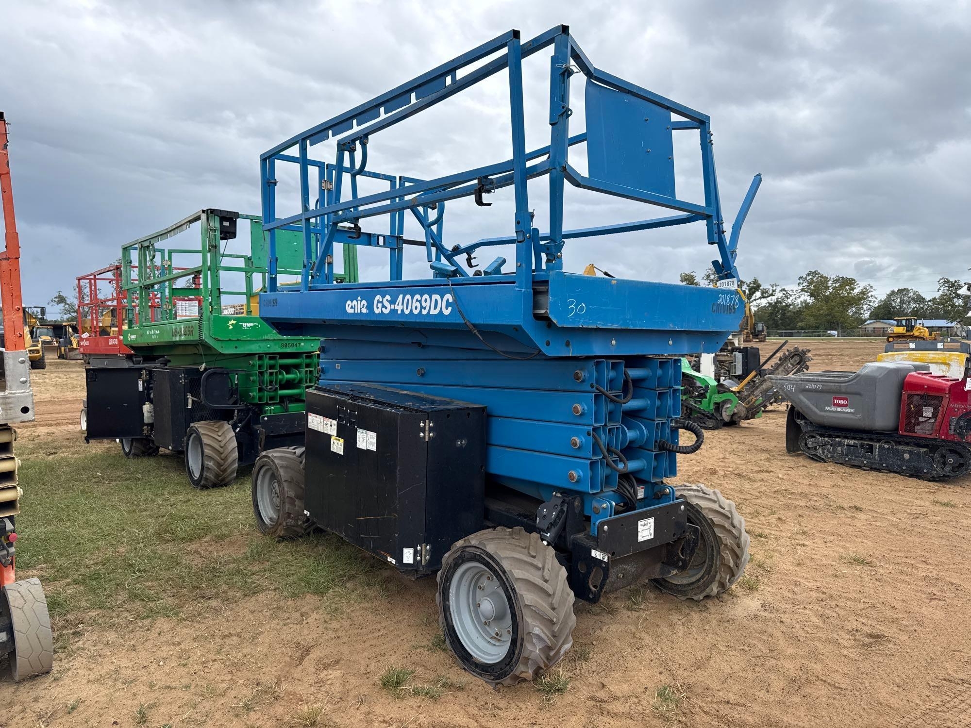 2014 GENIE GS4069DC ROUGH TERRAIN SCISSOR LIFT (A52705)