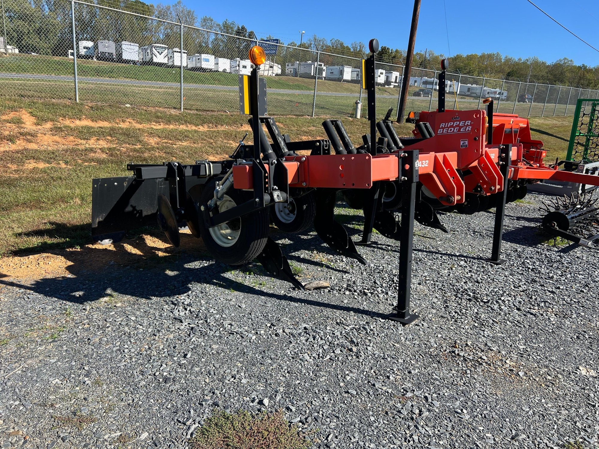 2021 Unverferth 432 Rigid 4 Row 36-inch 3PT Ripper Bedder (A63118)