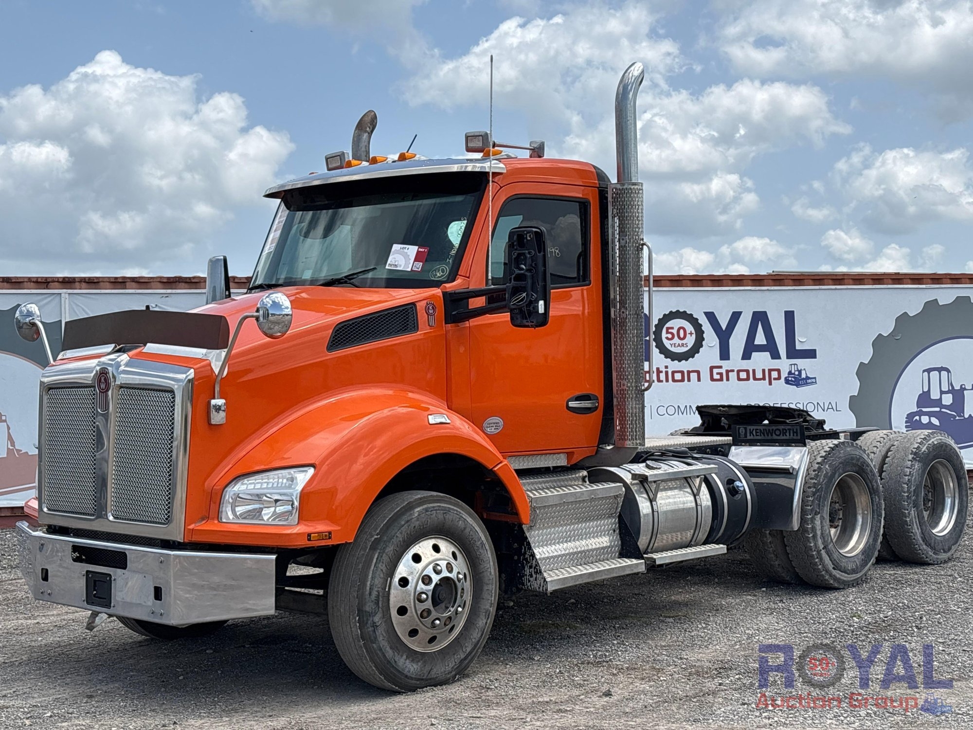 2019 Kenworth T880 T/A Wet Kit Day Cab Truck Tractor (A46683)