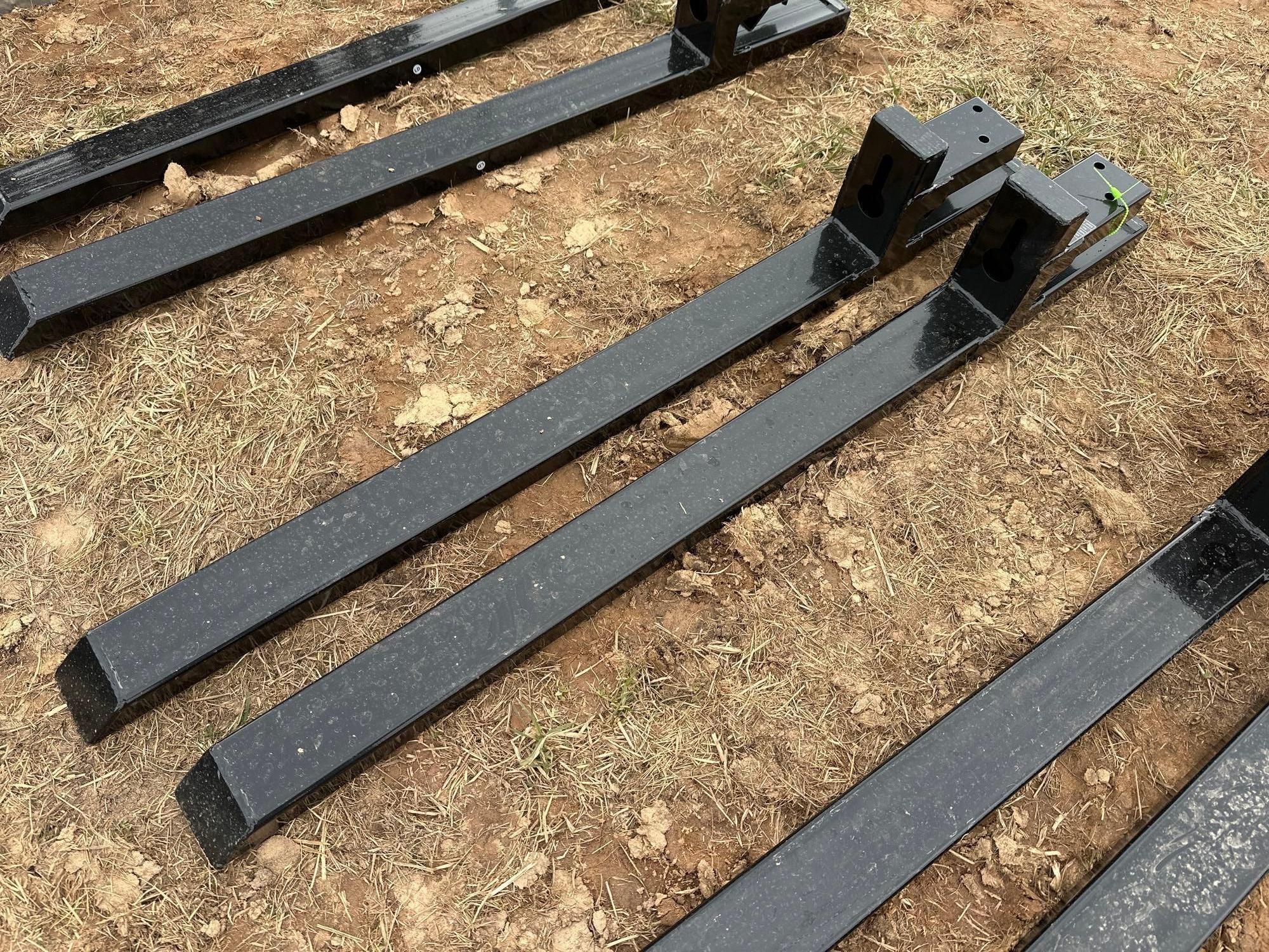 New/Unused Wolverine 45in Bucket Clip on Pallet Forks (A61166)