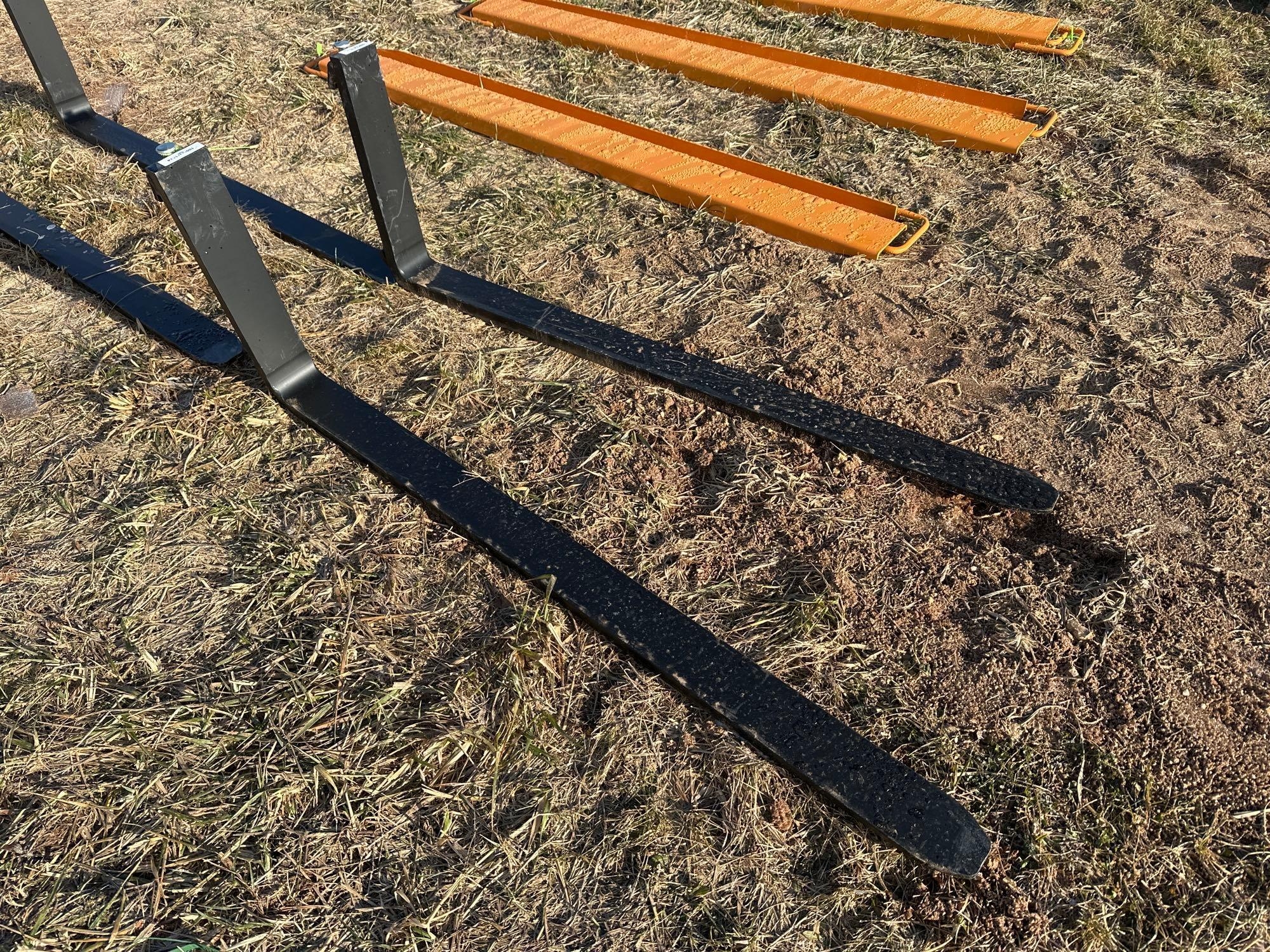 New/Unused 60in Pallet Forks (A61166)