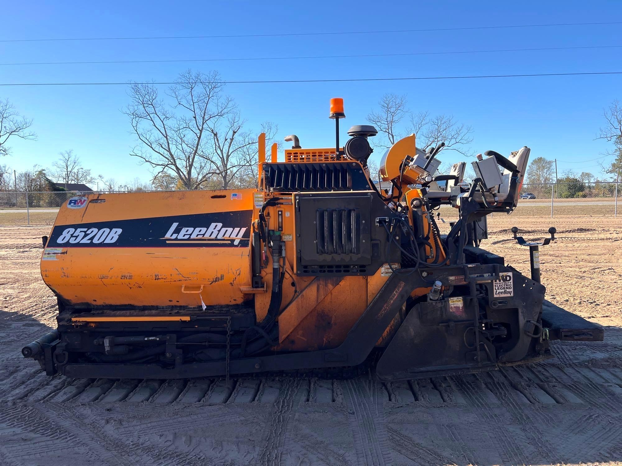 2022 LEEBOY 8520B ASPHALT PAVER (A60429)