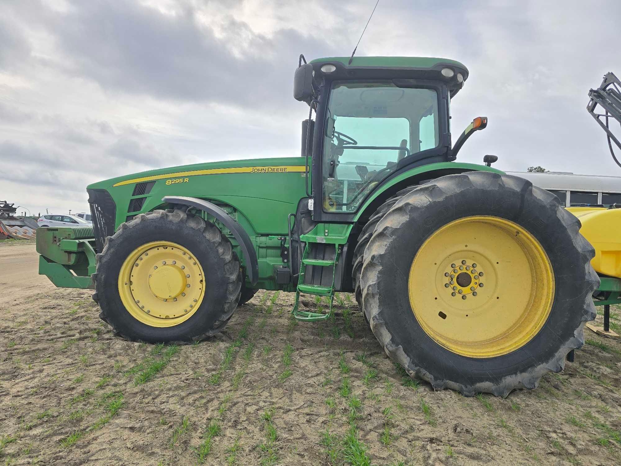 JOHN DEERE 8295R MFWD TRACTOR (A63290)