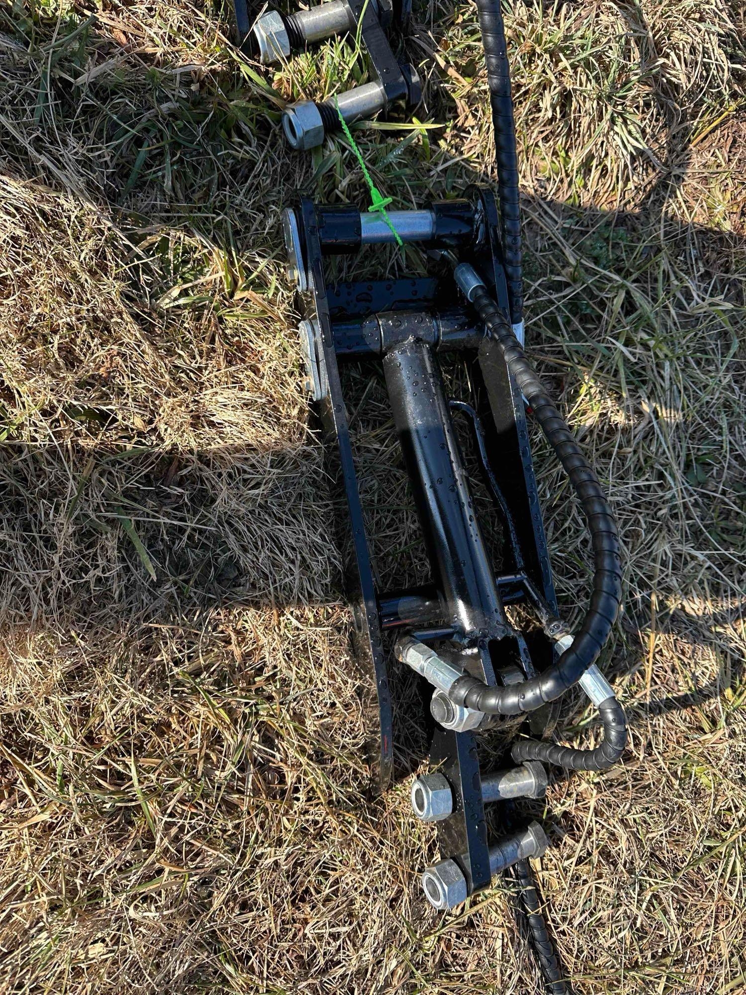 New/Unused Hydraulic Thumb for CFG Mini Skid Steer (A61166)