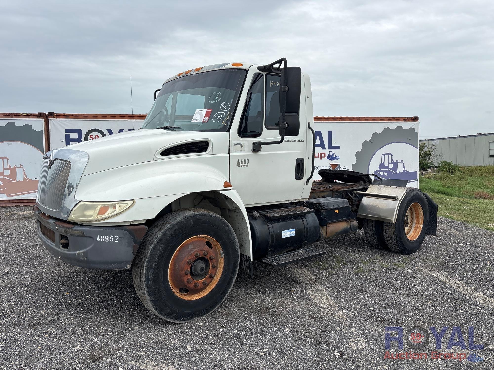 2002 International 4400 Day Cab Truck Tractor (A46683)