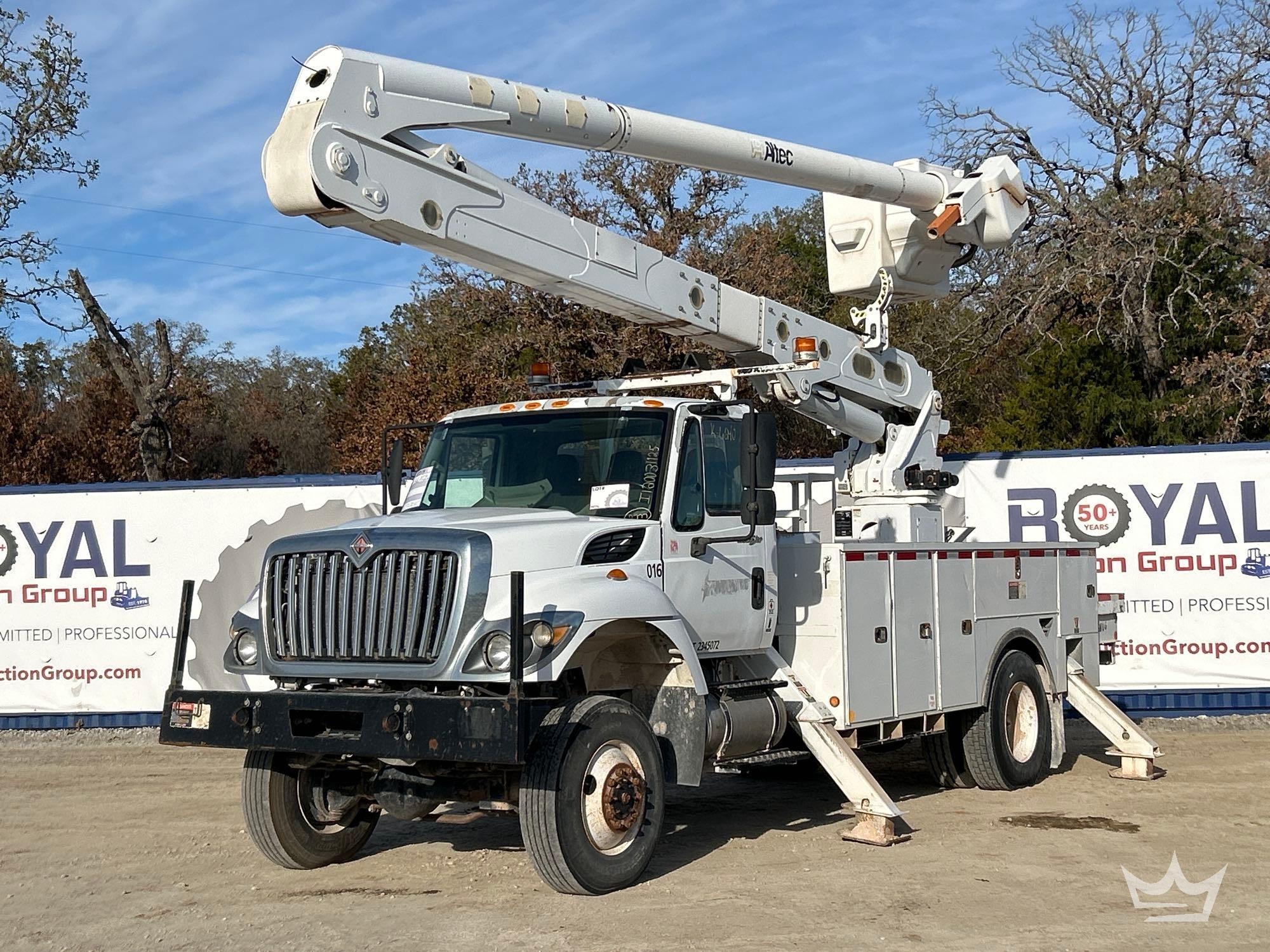 2014 International WorkStar 7300 4x4 Altec A55F 55ft. Material Handling Bucket Truck (A55973)