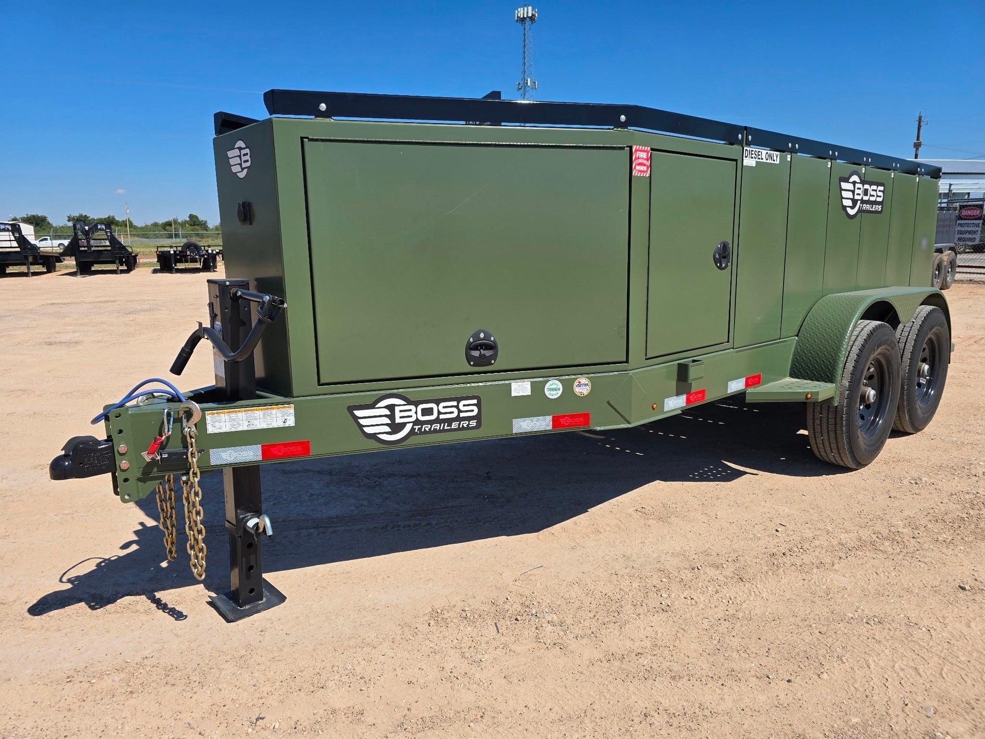BOSS MT 660 Fuel Trailer - 660 Gallon Mobile Diesel Tank, DOT-Approved (A55302)