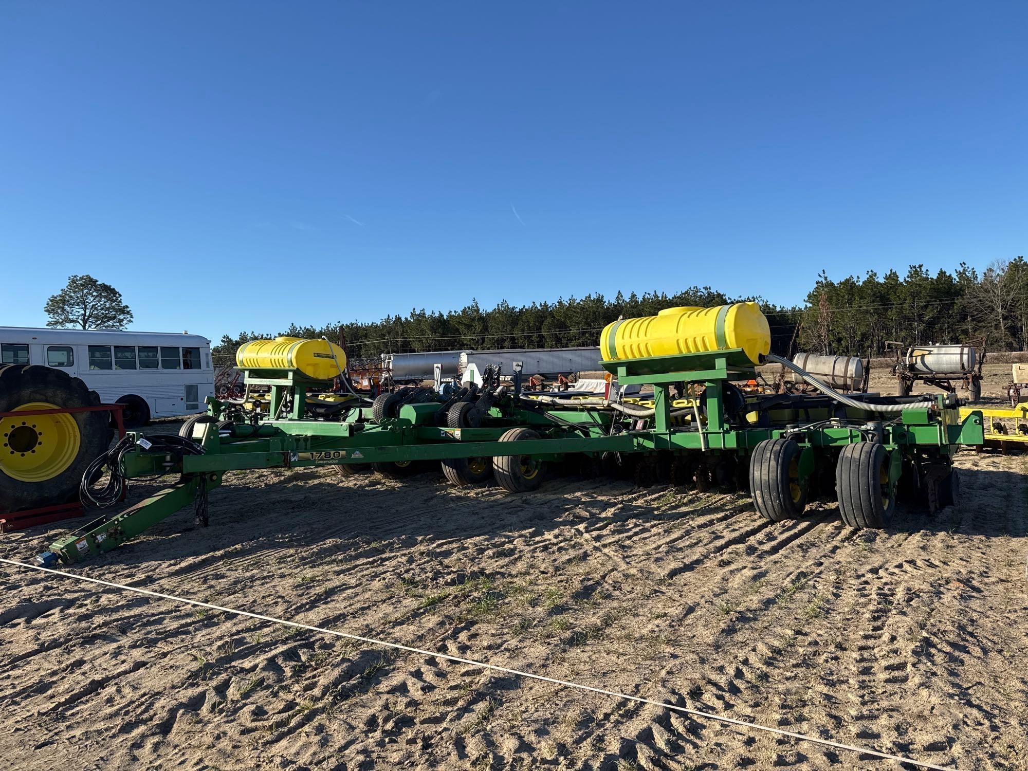 JOHN DEERE 1780 CONSERVATION VACUUM PLANTER (A63290)