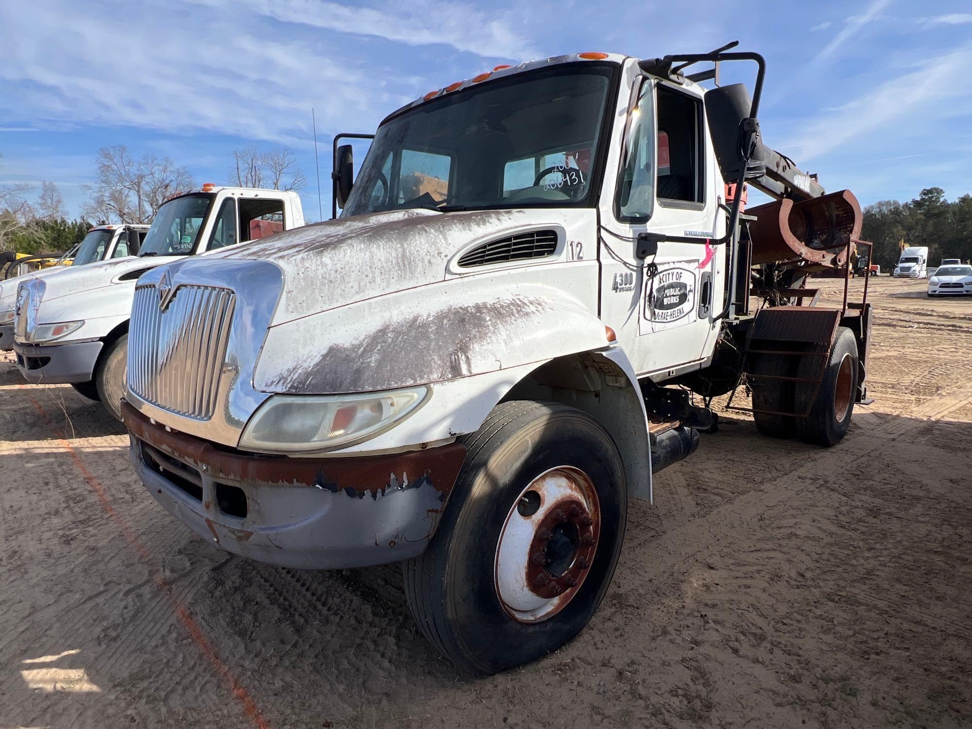 (INOP) 2004 INTERNATIONAL 4300 SBA TRUCK (A59823)