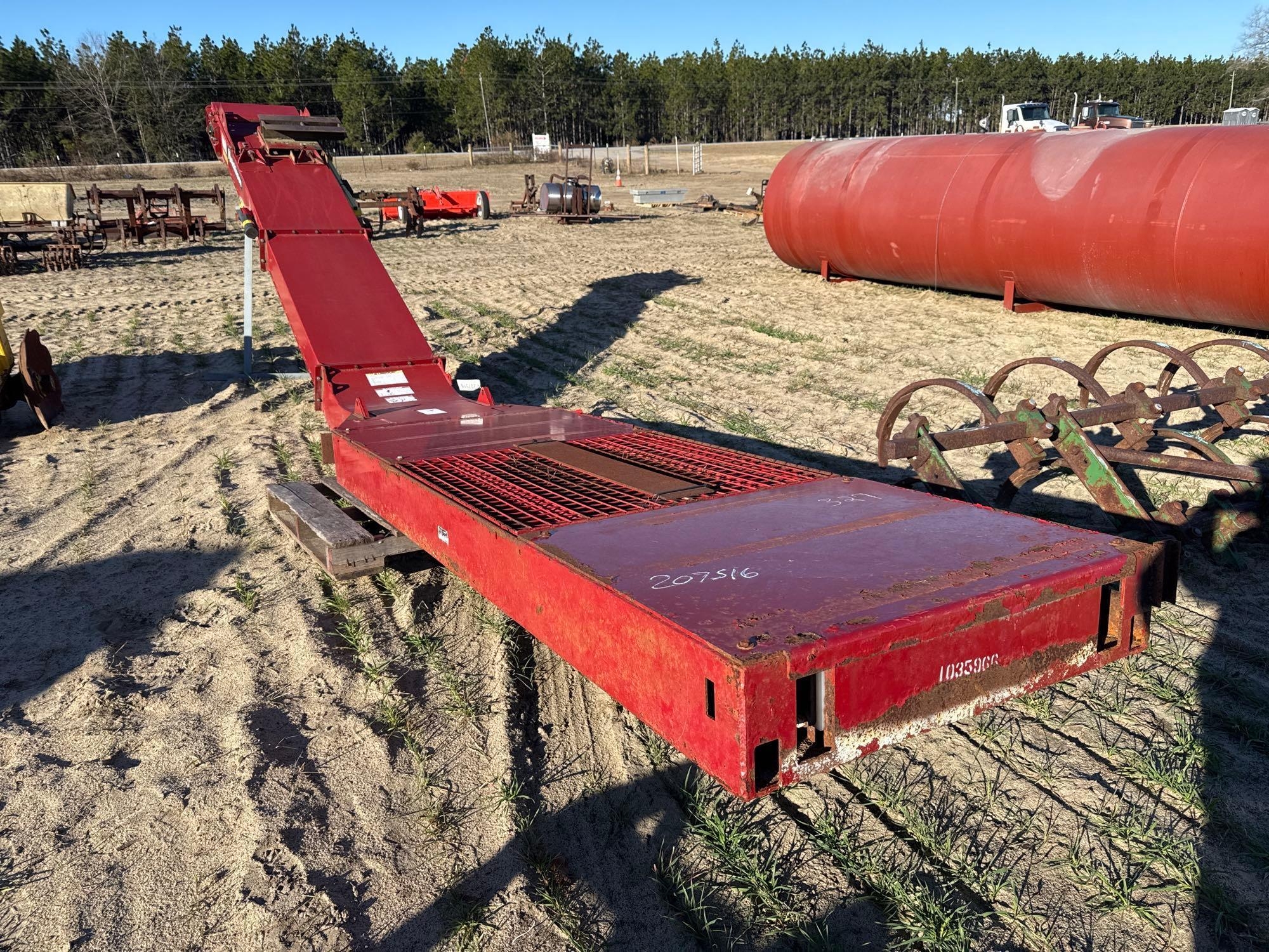HUTCHINSON DRAG CHAIN GRAIN ELEVATOR (A63290)