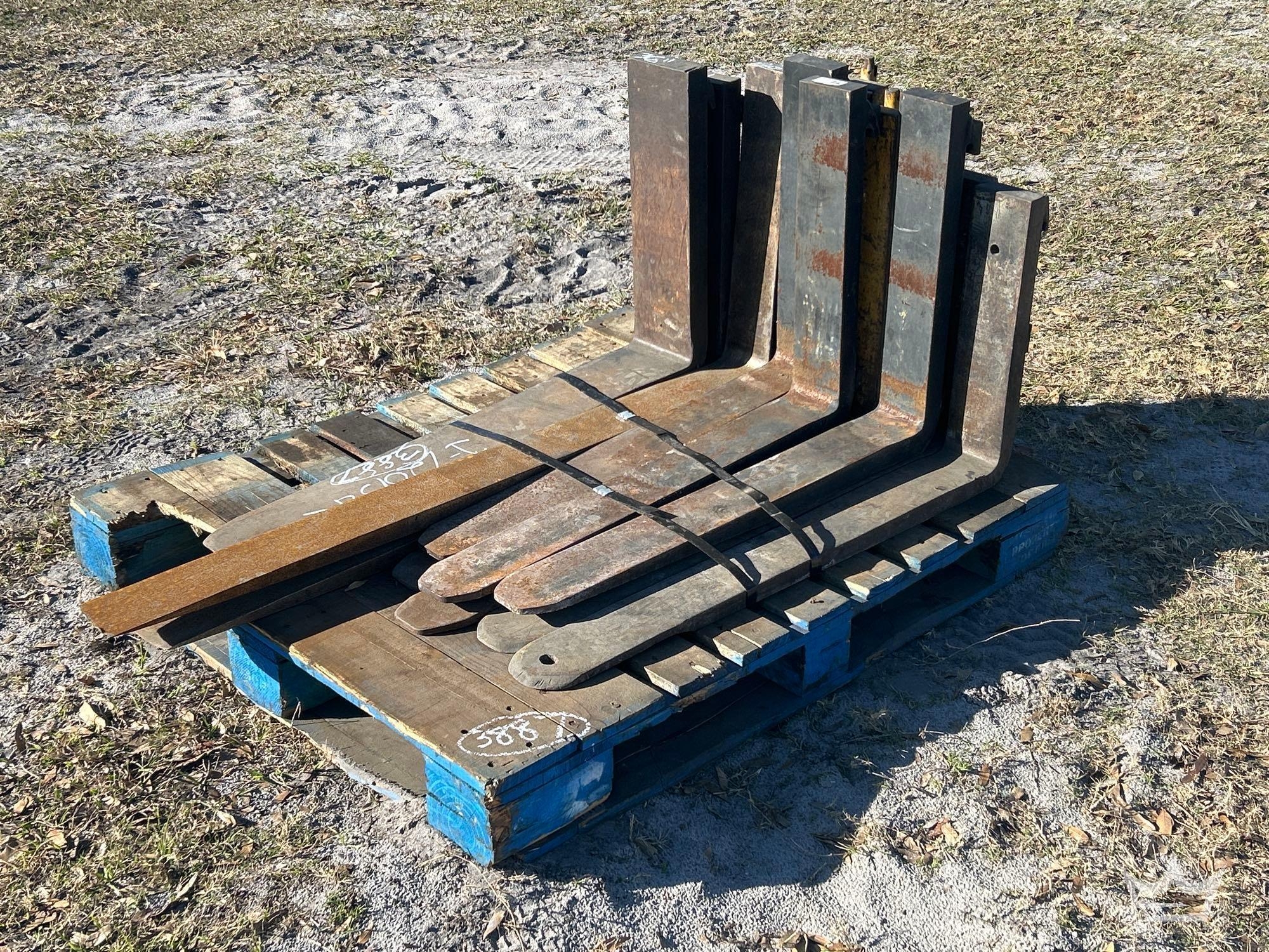 Pallet of Forks (A61567)