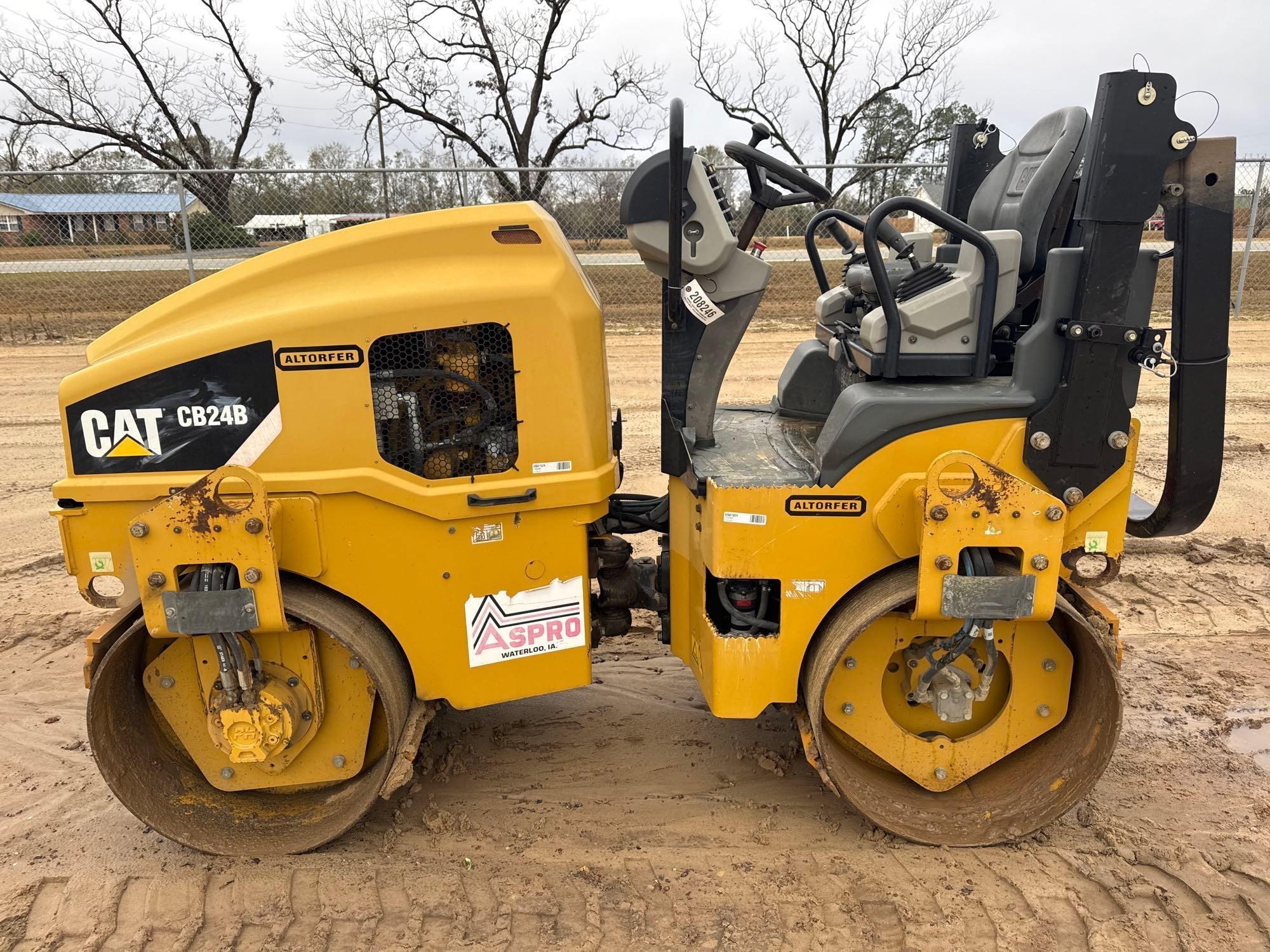 2014 CATERPILLAR CB24B DOUBLE DRUM ROLLER (A60429)