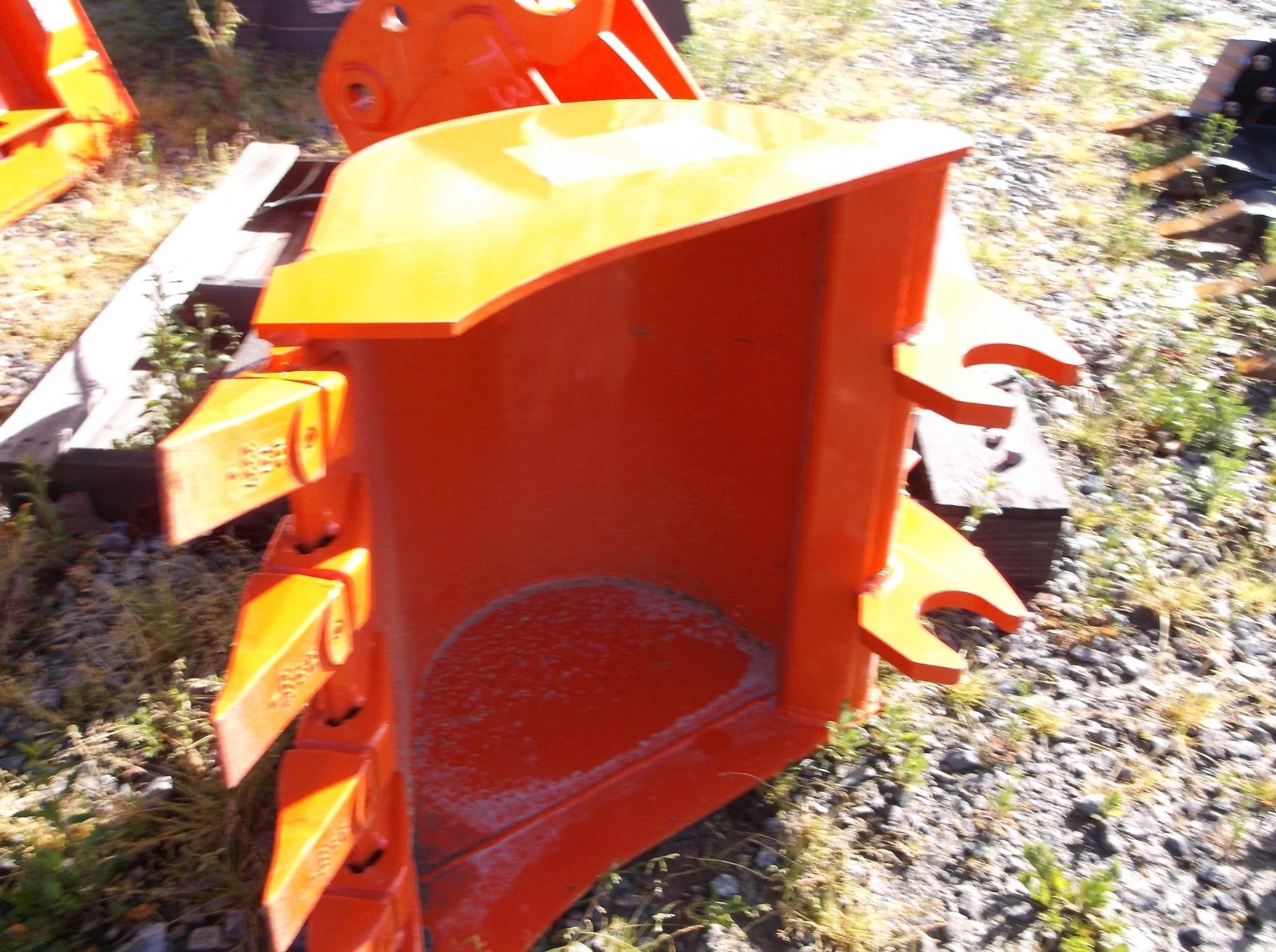 24in Tractor Backhoe Bucket BT4555 (A52128)