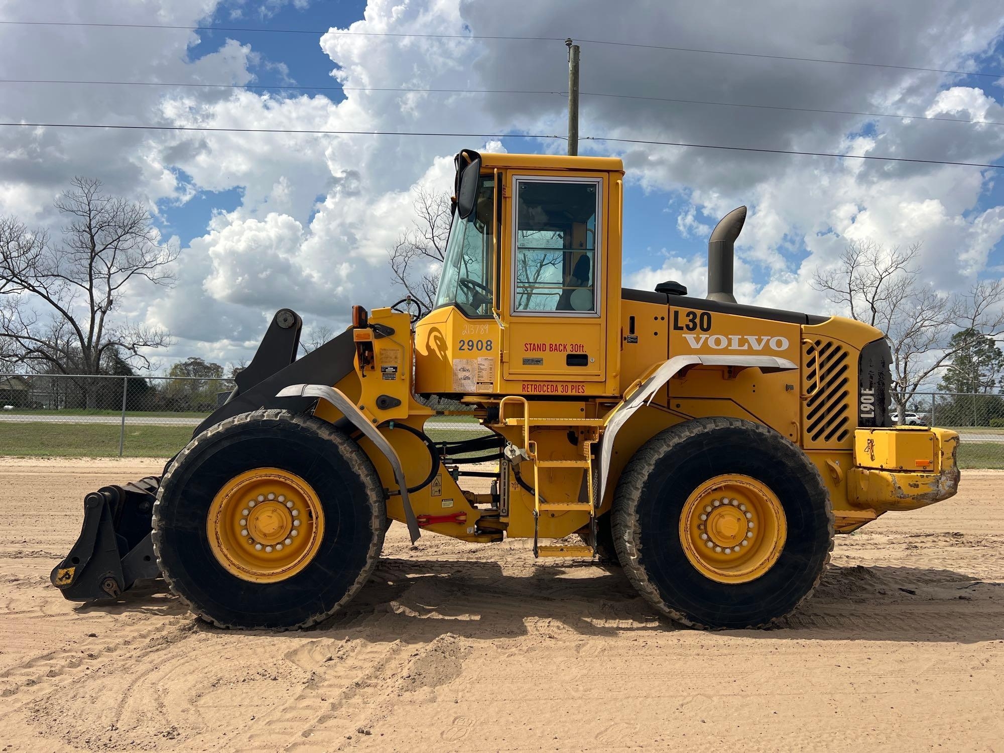 VOLVO L90E WHEEL LOADER (A64279)