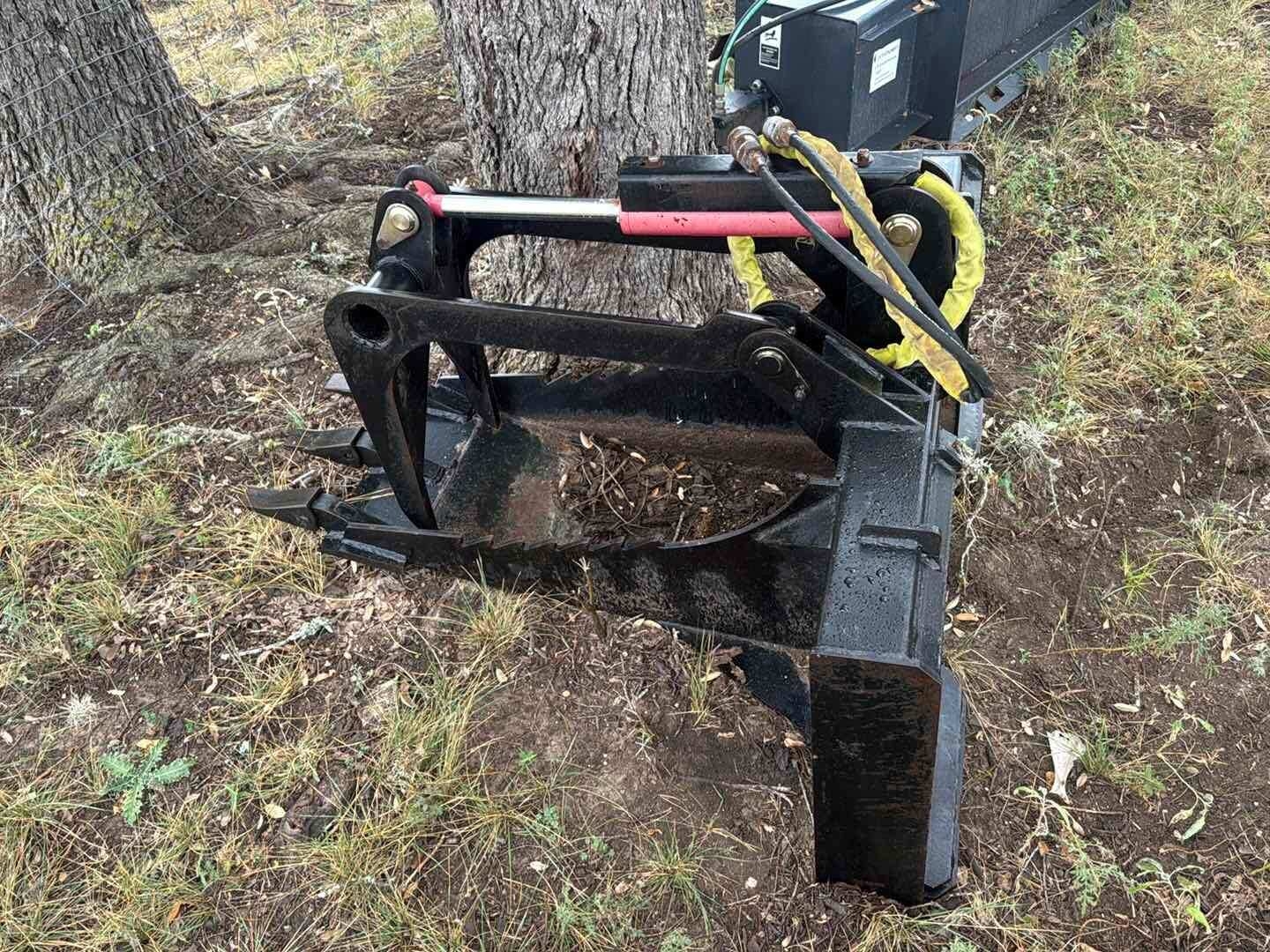 SKID STEER ATTACHMENT GRAPPLE GRUBBER (A58216)