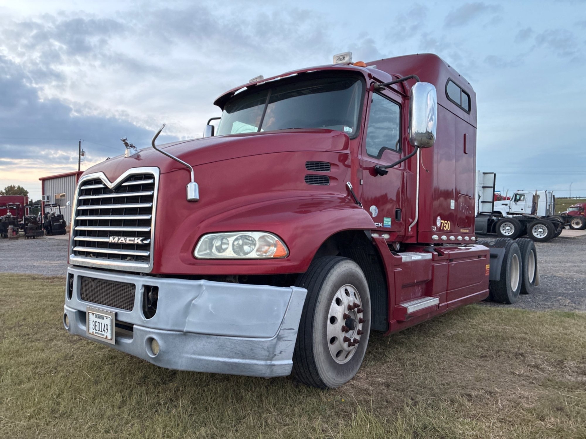 2016 MACK CXU613 MID-ROOF SLEEPER (A55745)