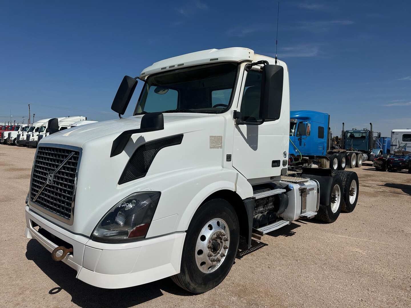 2015 VOLVO TRUCK VN SERIES (A48992)