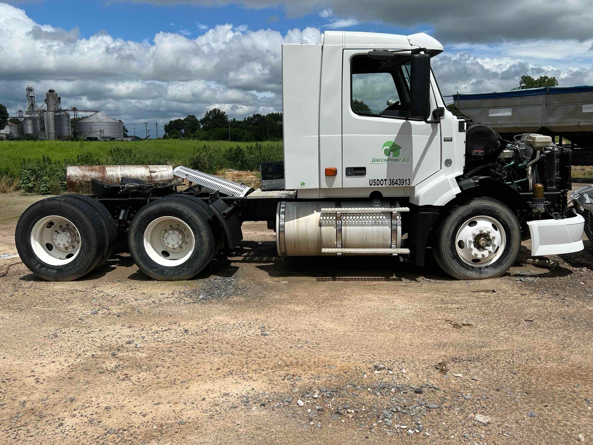 2007 Volvo VNL Truck Tractor (A61306)
