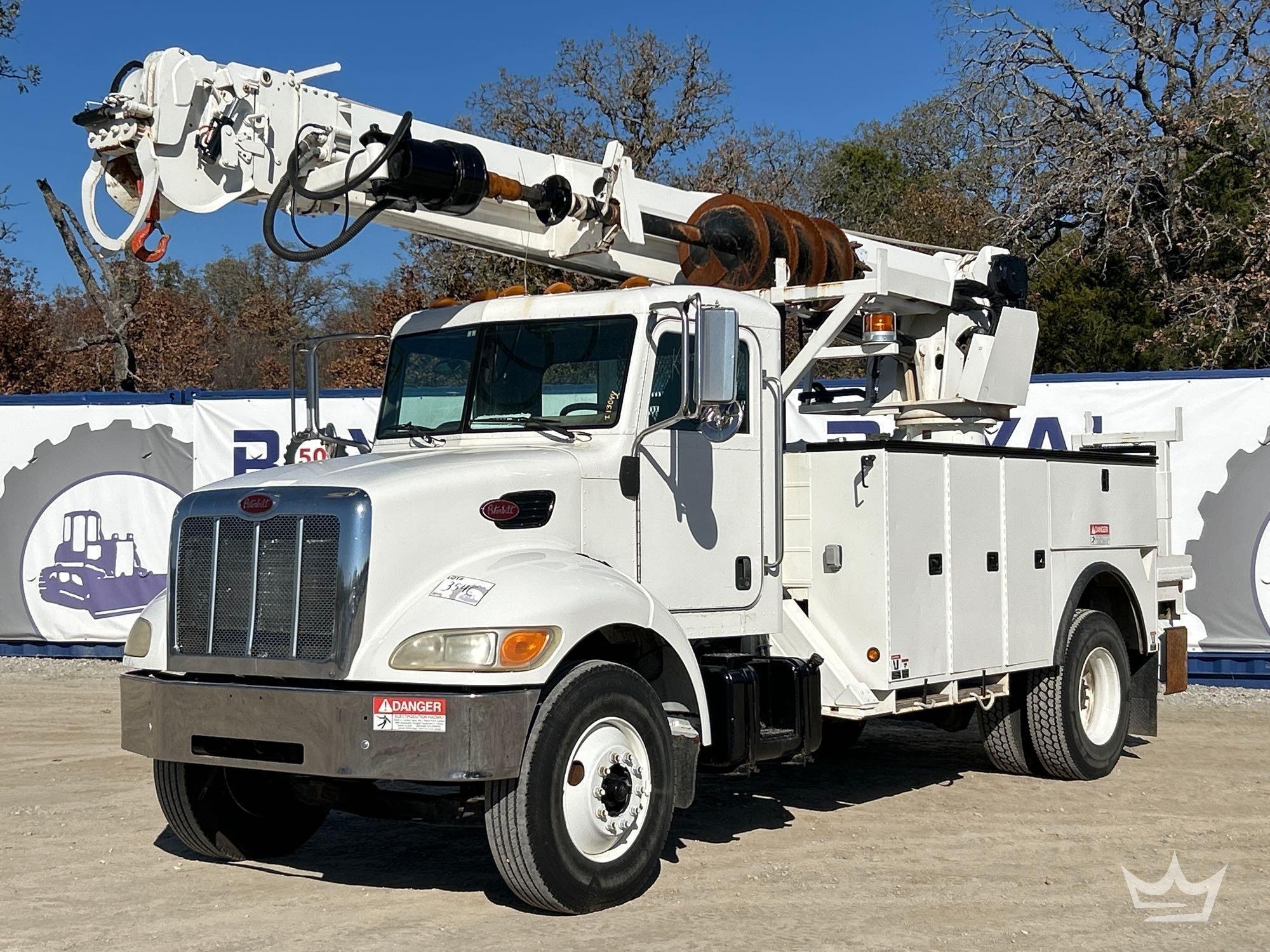 2007 Peterbilt 335 Altec DM47TR Insulated Digger Derrick Truck (A55973)