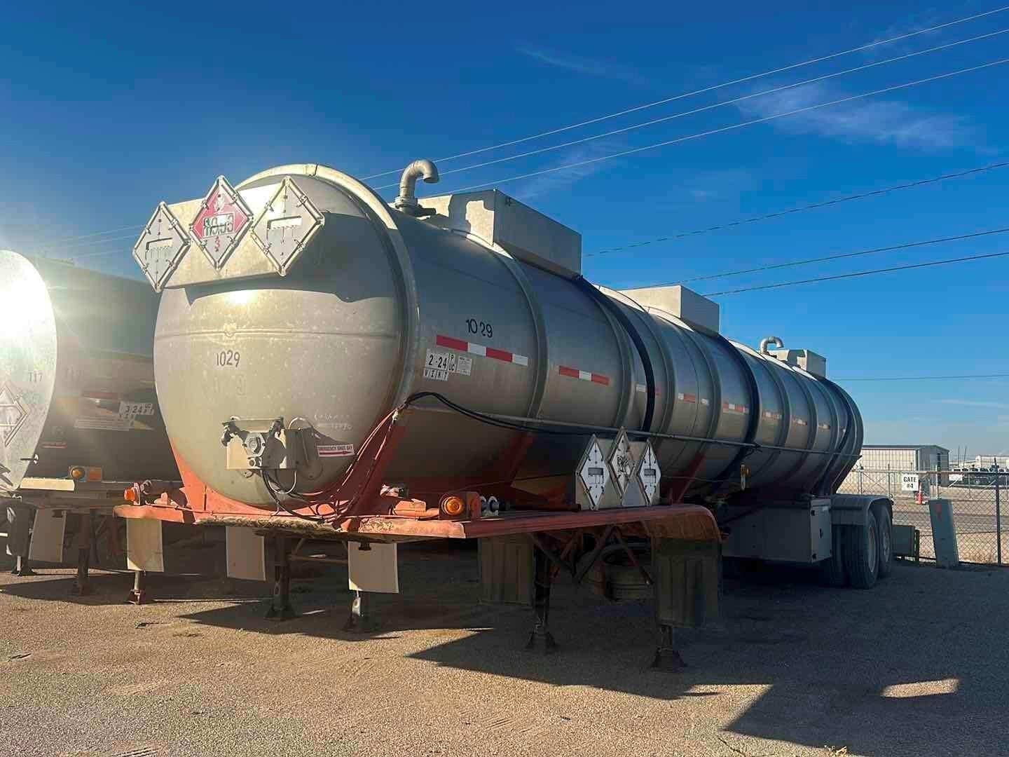 1981 FRUEHAUF CRUDE OIL TRAILER (A58214)
