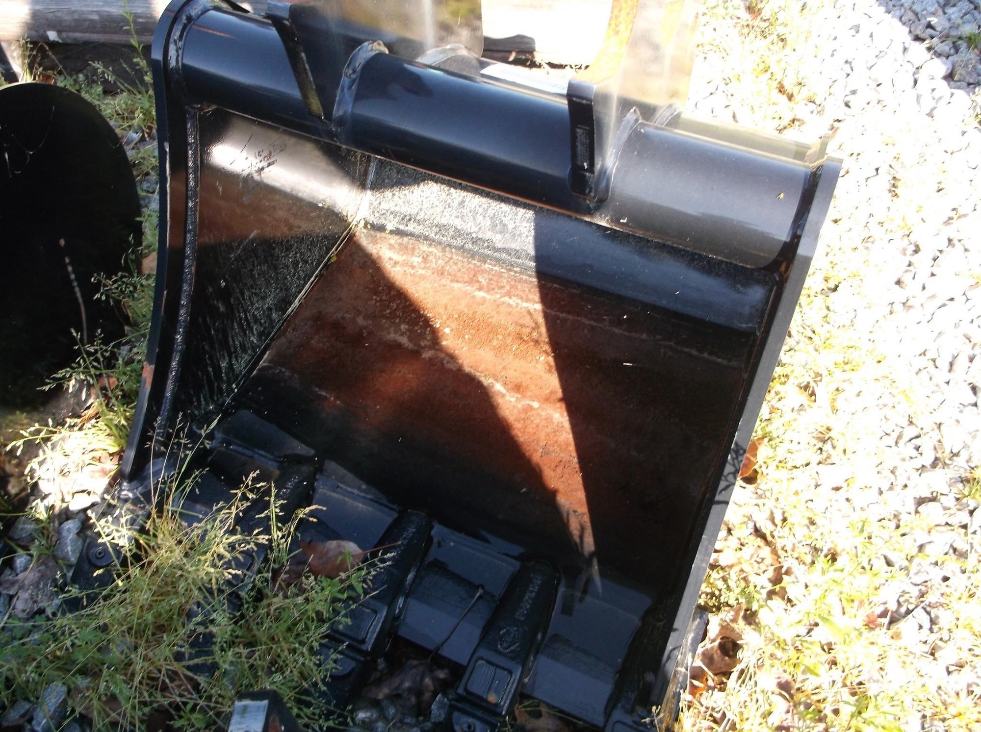 Kubota 24in Quick Attach Compact Excavator Tooth Bucket ONE PER LOT (A50397)