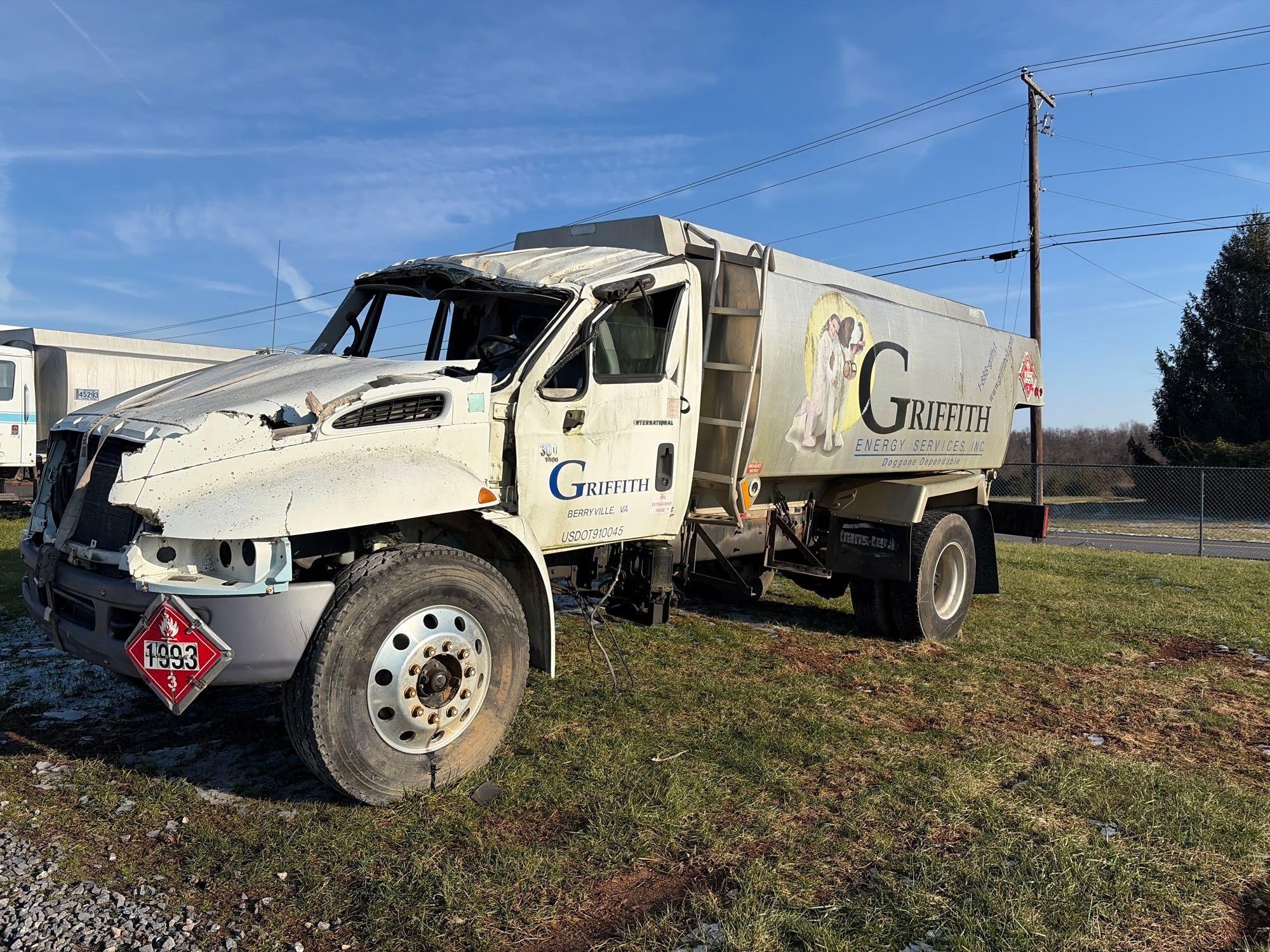 International DT466 Fuel Truck (A55272)