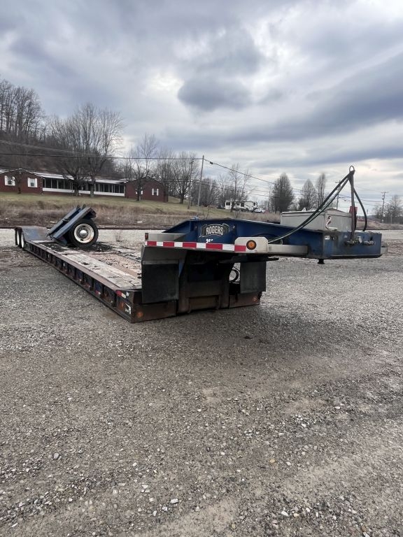 2004 Rogers Detach Lowboy, 28' Well, Tandem Axel (A62679)